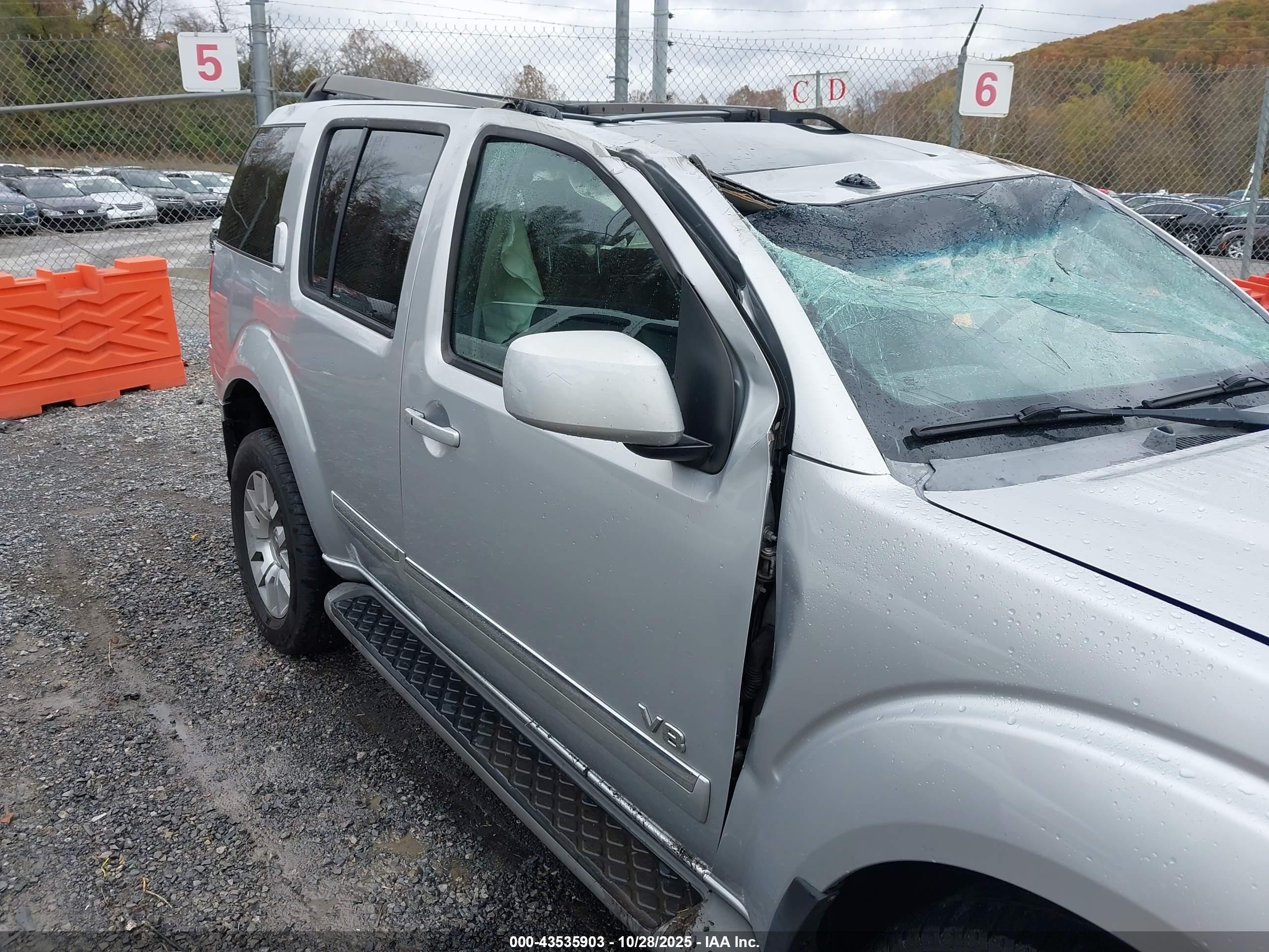 2008 Nissan Pathfinder Le V8 Серебряный vin: 5N1BR18B18C632991