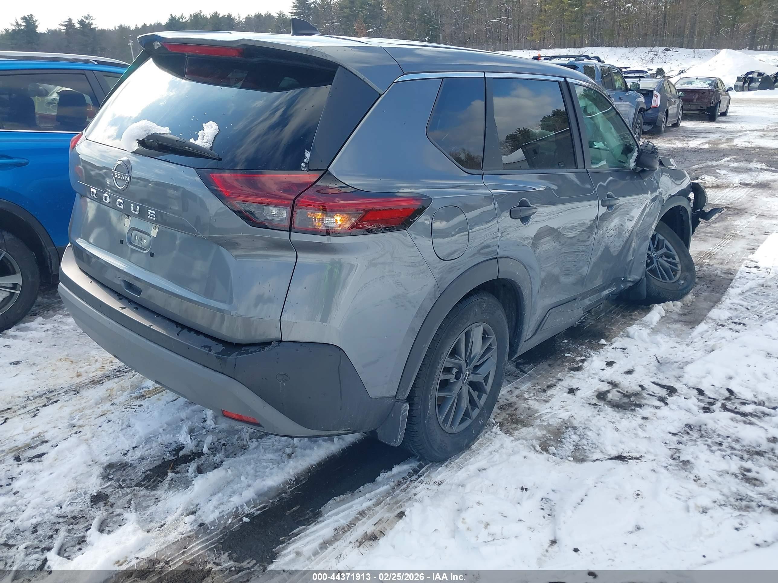 2023 Nissan Rogue S Fwd Silver vin: 5N1BT3AA7PC853072