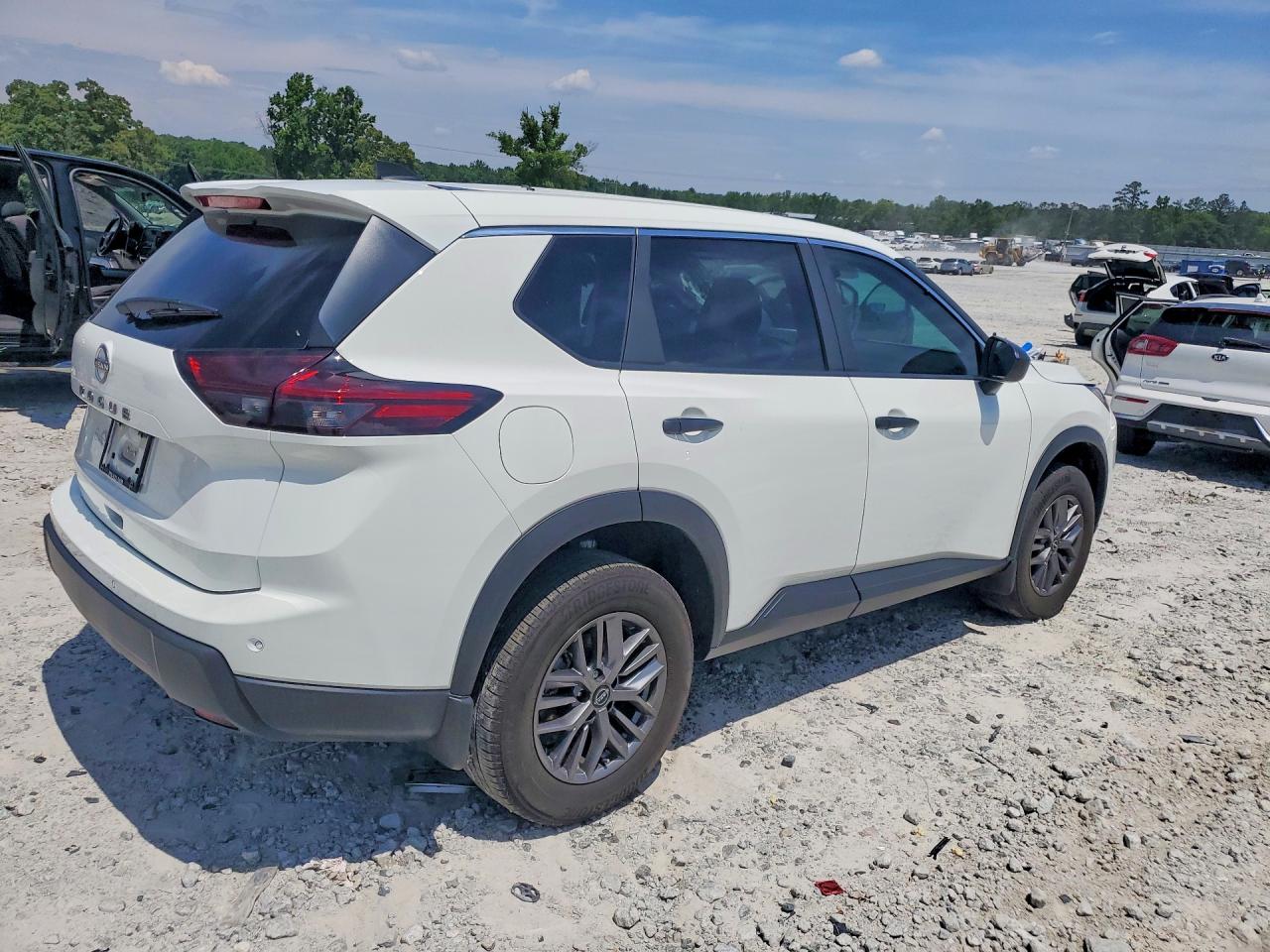 2024 Nissan Rogue S White vin: 5N1BT3AAXRC761716