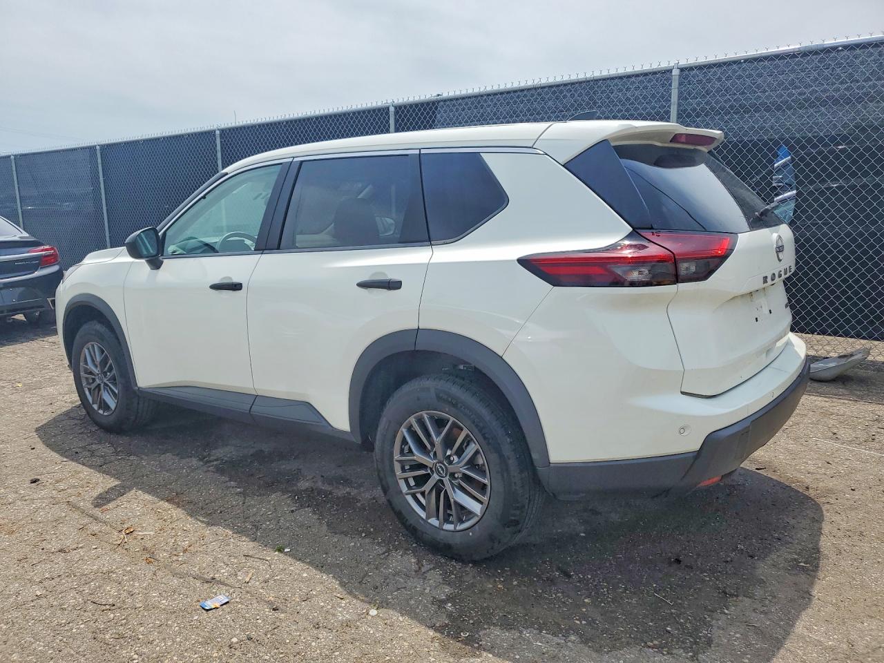 2024 Nissan Rogue S White vin: 5N1BT3AB5RC695732