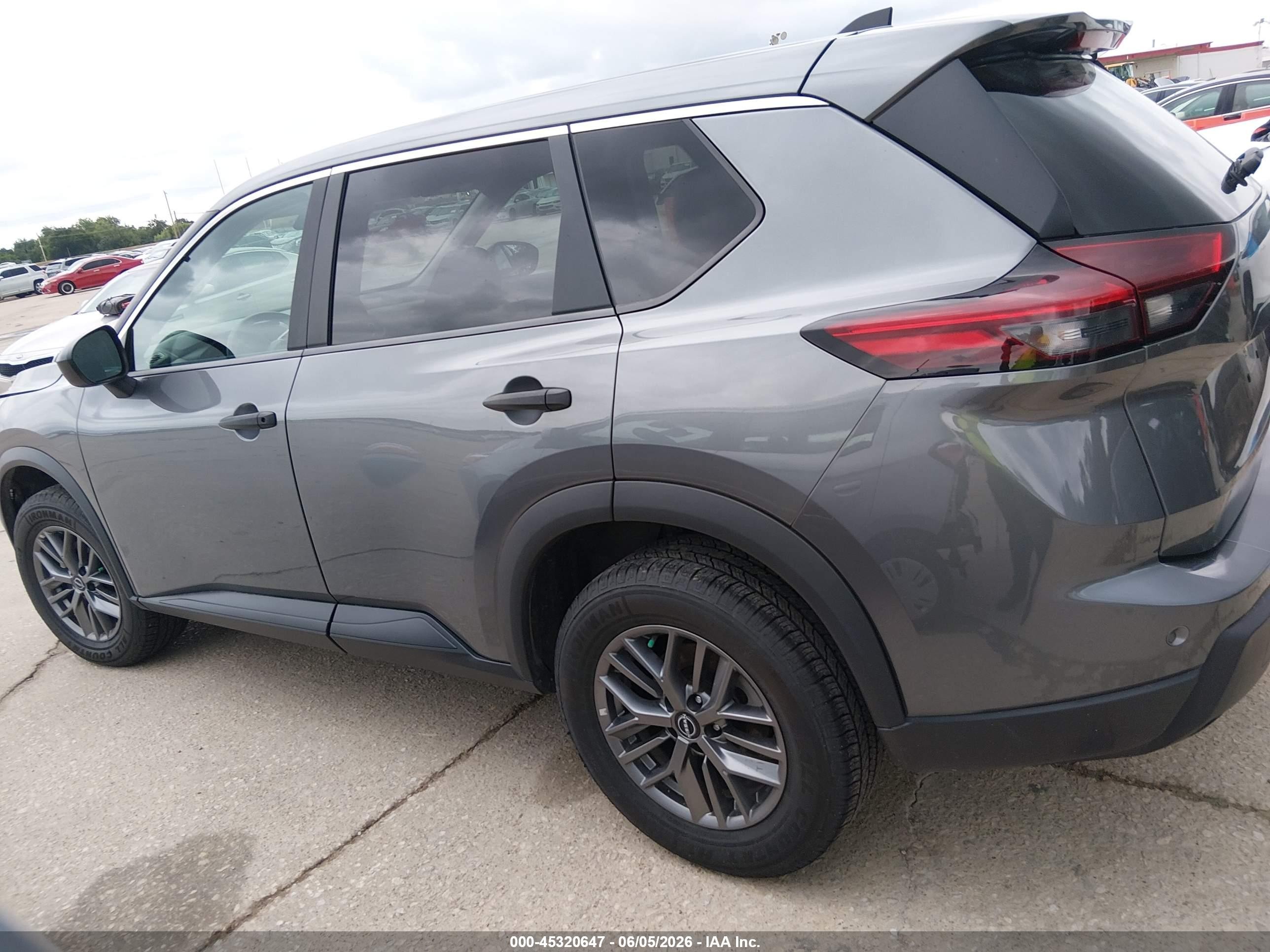 2024 Nissan Rogue S Intelligent Awd Серый vin: 5N1BT3AB9RC676813