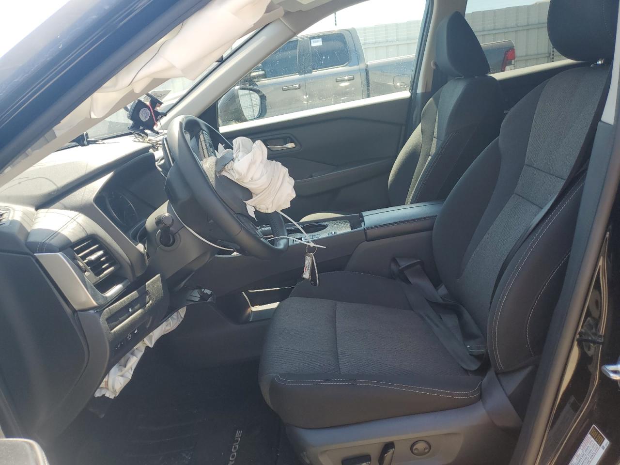 2025 Nissan Rogue Sv Черный vin: 5N1BT3BA0SC808613 Damage: Airbag - Front Left, Deployed, Replacement Required