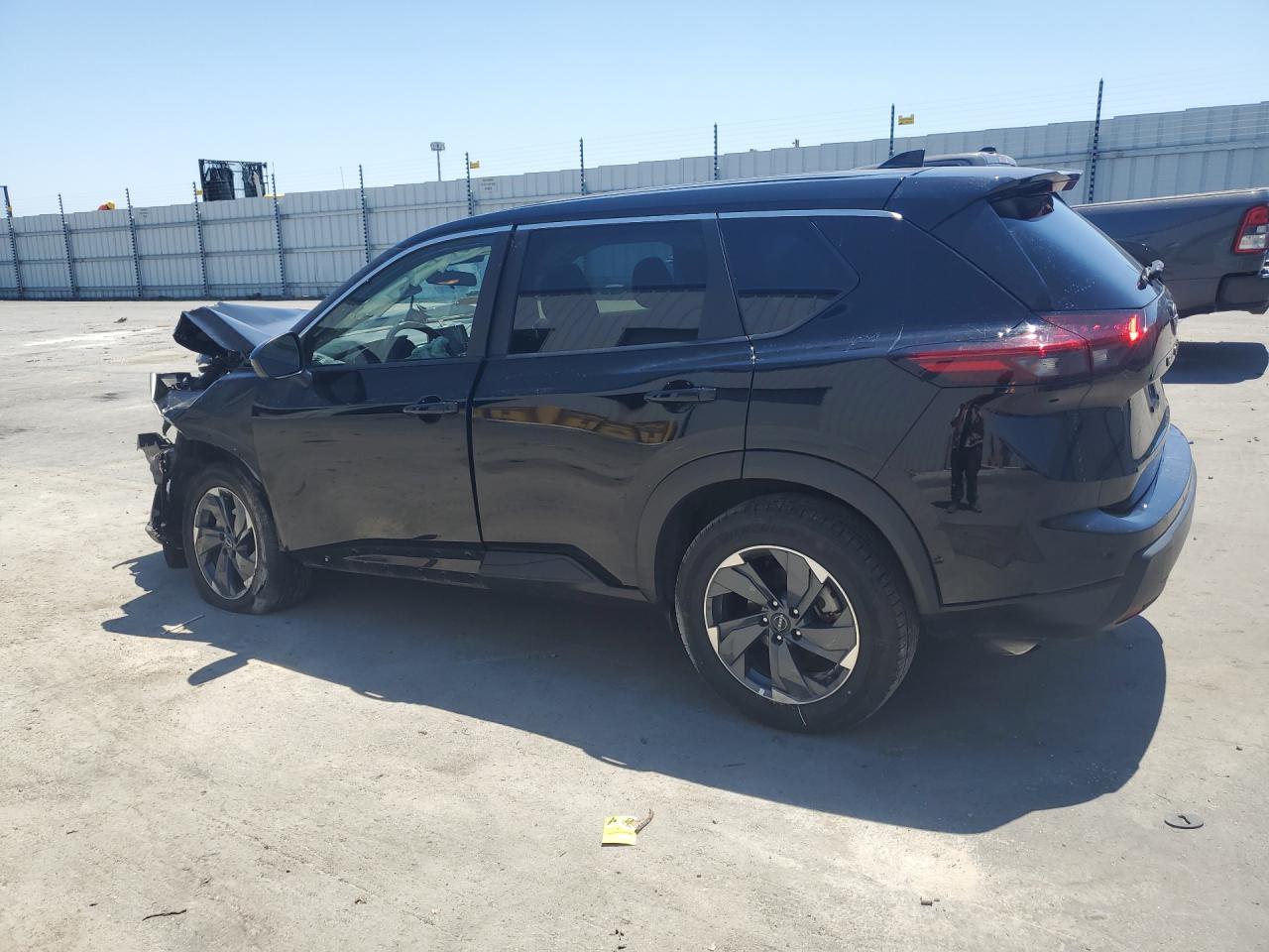 2025 Nissan Rogue Sv Черный vin: 5N1BT3BA0SC808613 Damage: Left Front Door Cladding, Broken, Replacement Required