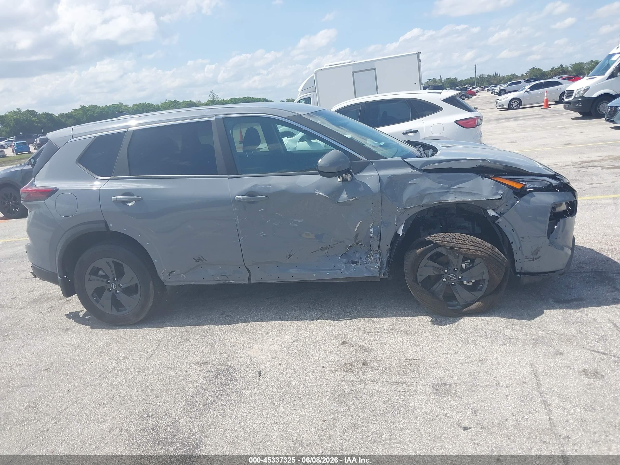 2026 Nissan Rogue Sv Серый vin: 5N1BT3BA1TC750903