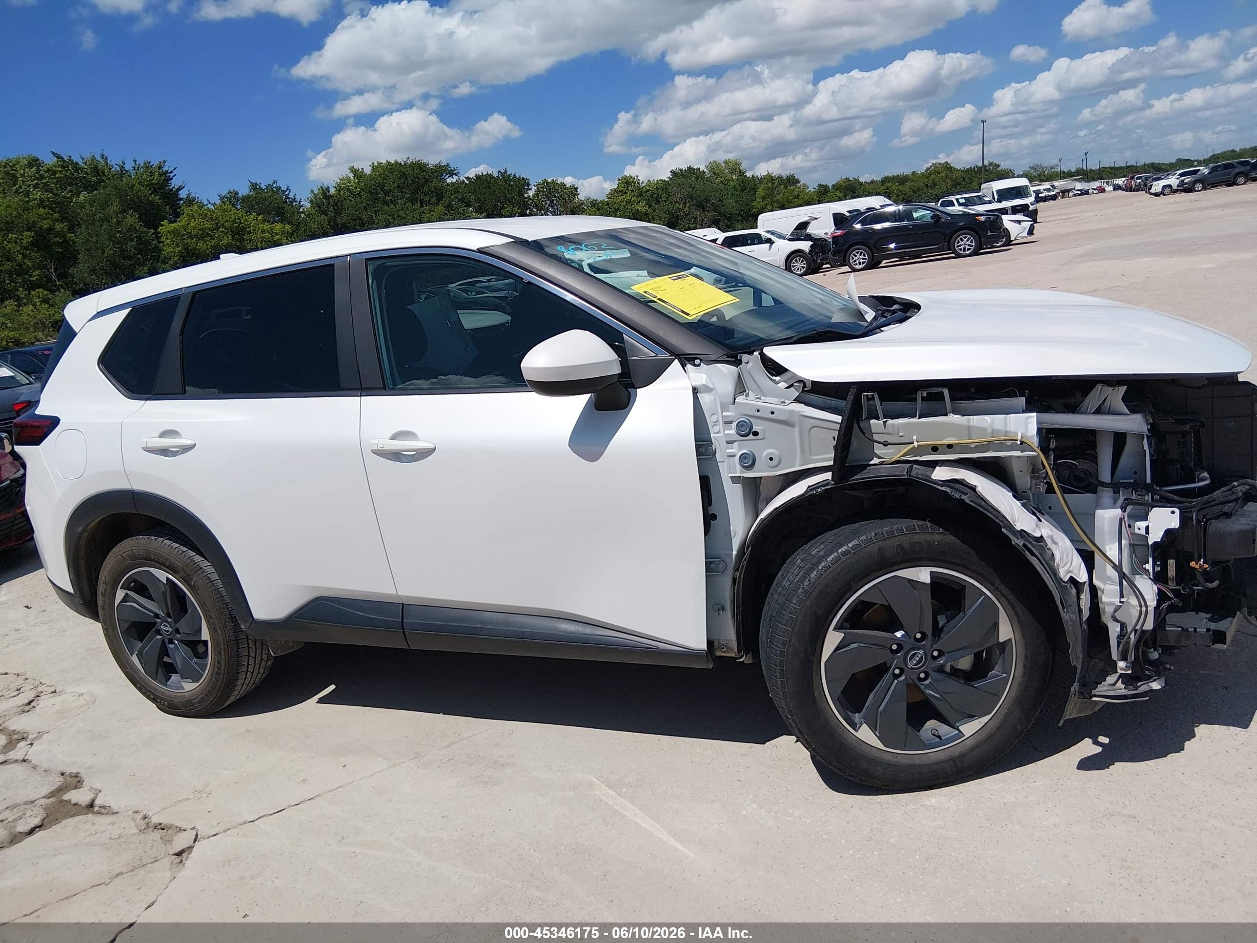2024 Nissan Rogue Sv Fwd Белый vin: 5N1BT3BA3RC682130