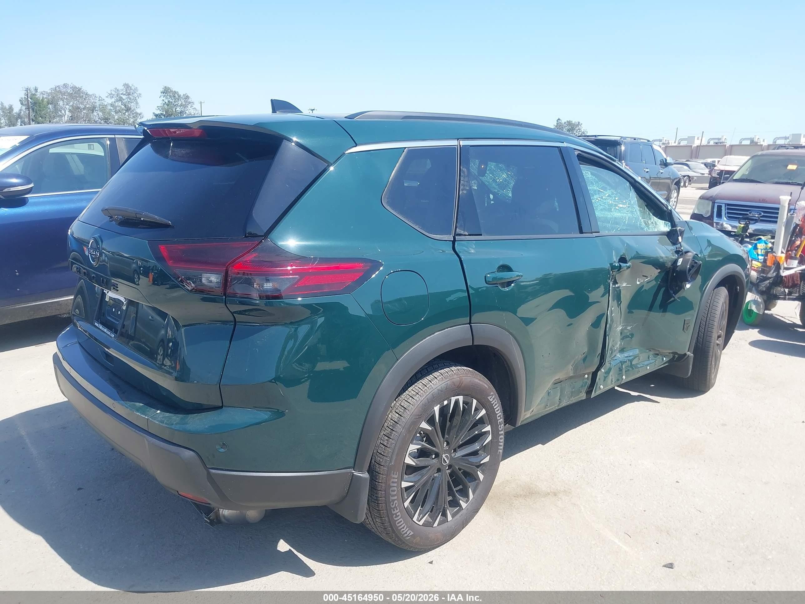 2026 Nissan Rogue Dark Armor Зеленый vin: 5N1BT3BA3TC738543