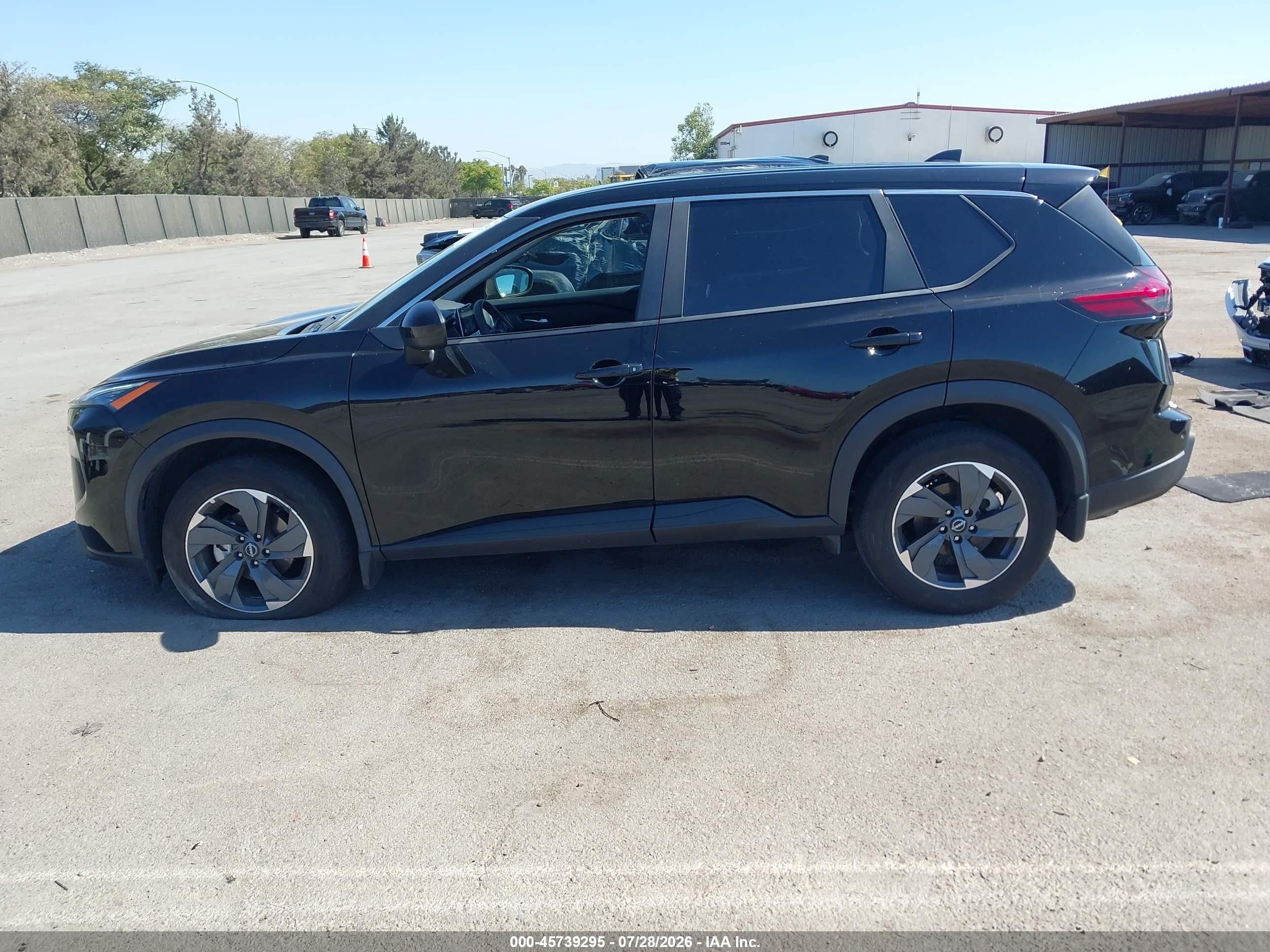 2024 Nissan Rogue Sv Fwd Black vin: 5N1BT3BA7RC739932