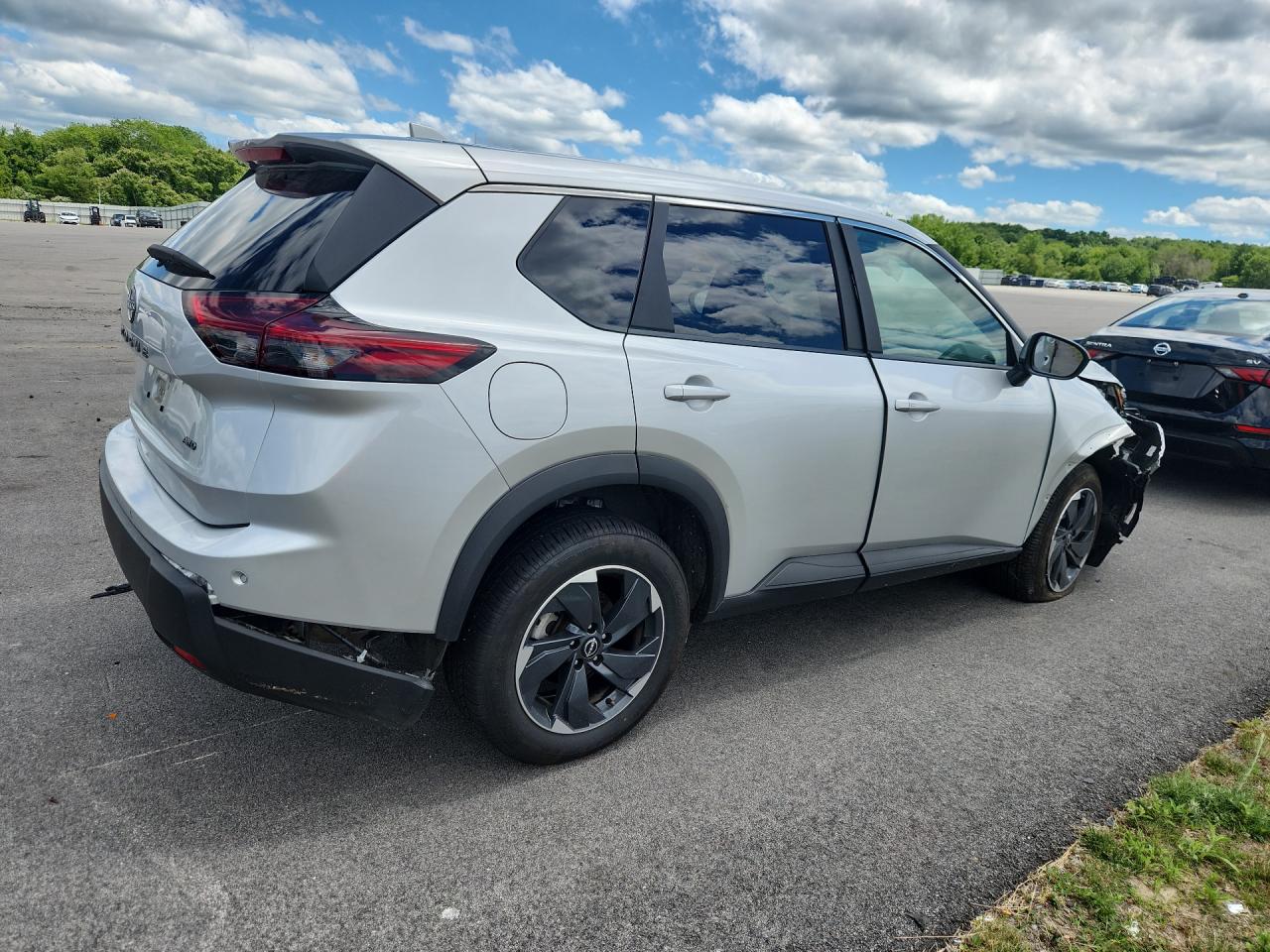 2025 Nissan Rogue Sv White vin: 5N1BT3BB1SC808113 Damage: Rear Bumper, Broken, Replacement Required