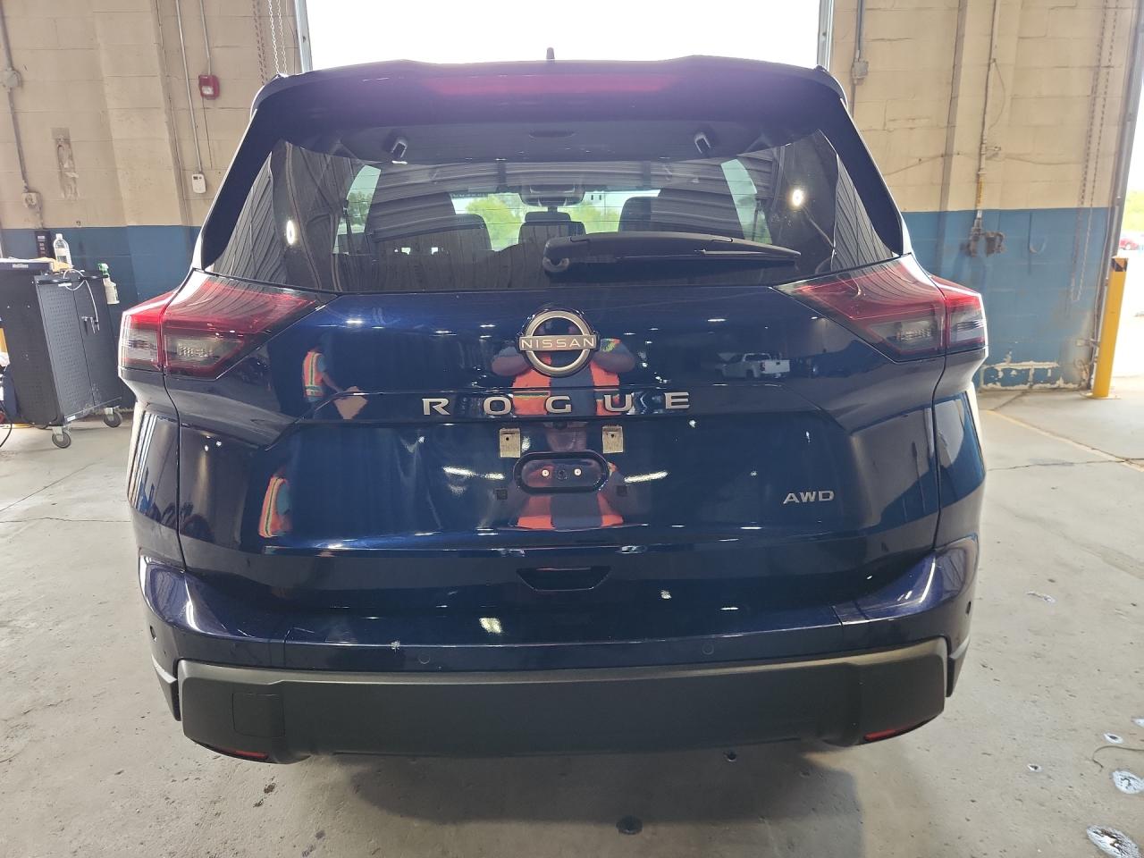 2025 Nissan Rogue Sv Blue vin: 5N1BT3BB4SC780646 Damage: Rear Bumper, Gouged, 1 To 2 Inches