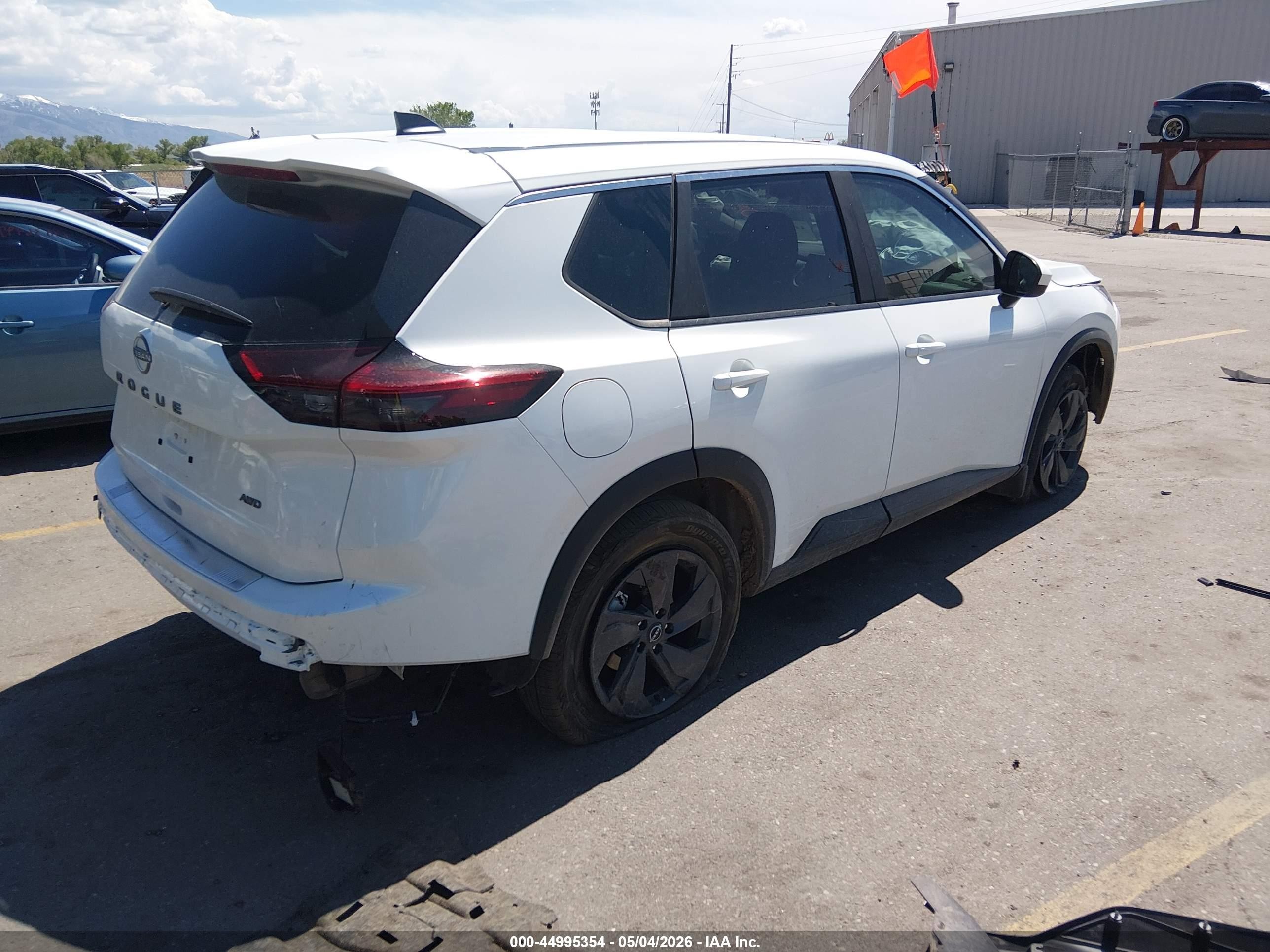 2026 Nissan Rogue Sv Белый vin: 5N1BT3BB8TC772650