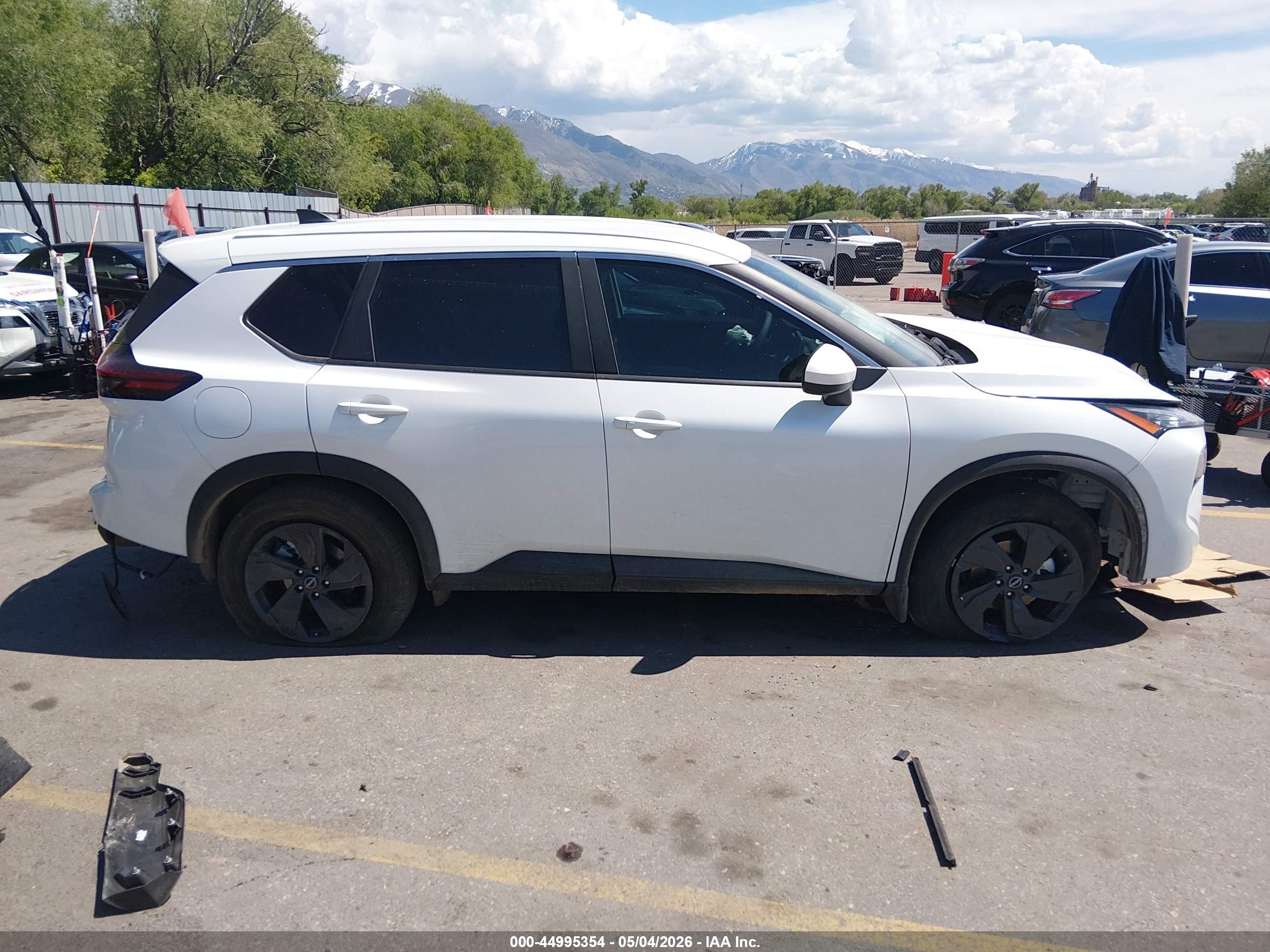 2026 Nissan Rogue Sv Белый vin: 5N1BT3BB8TC772650