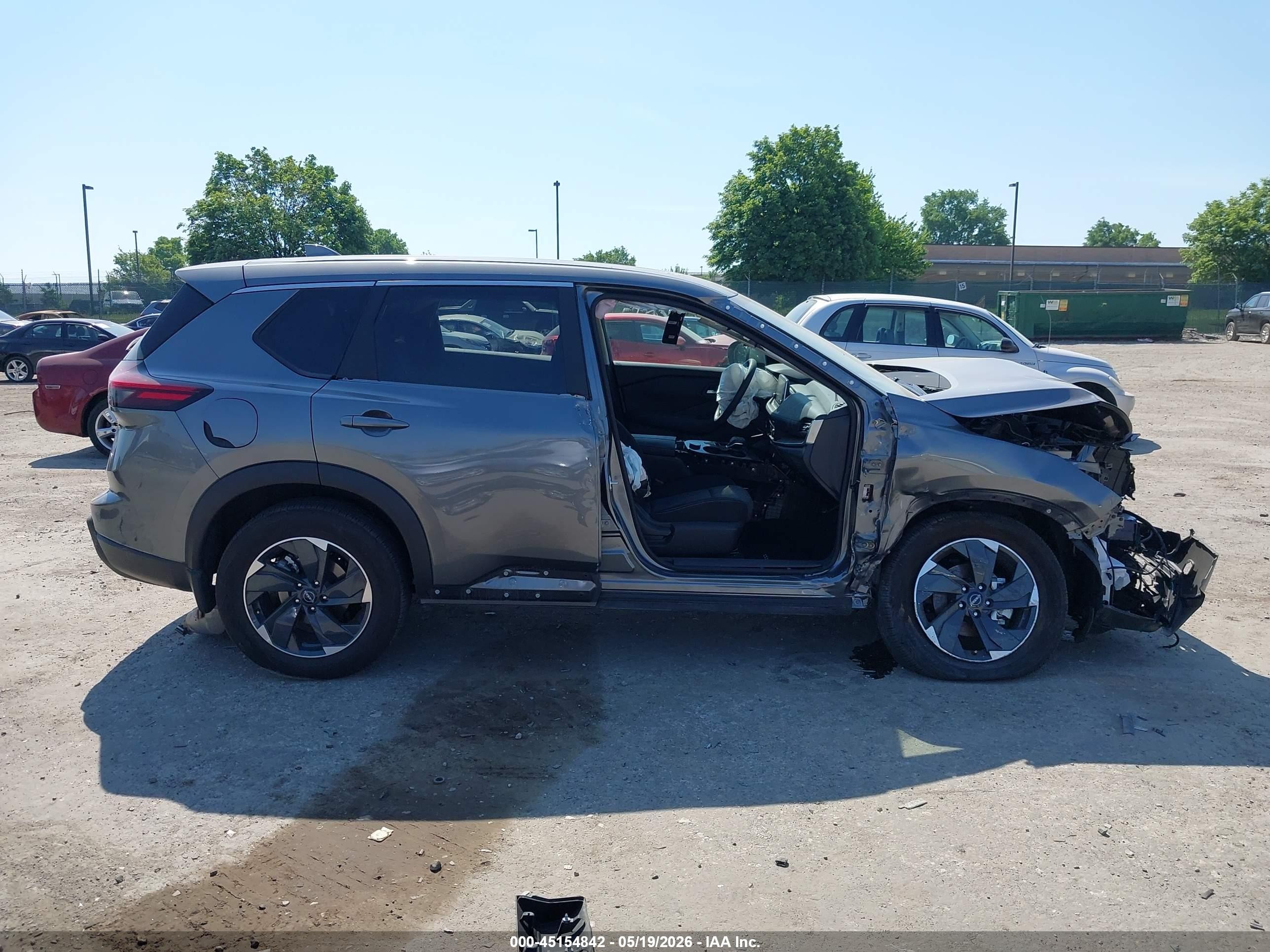 2026 Nissan Rogue Sv Серый vin: 5N1BT3BB9TC674159