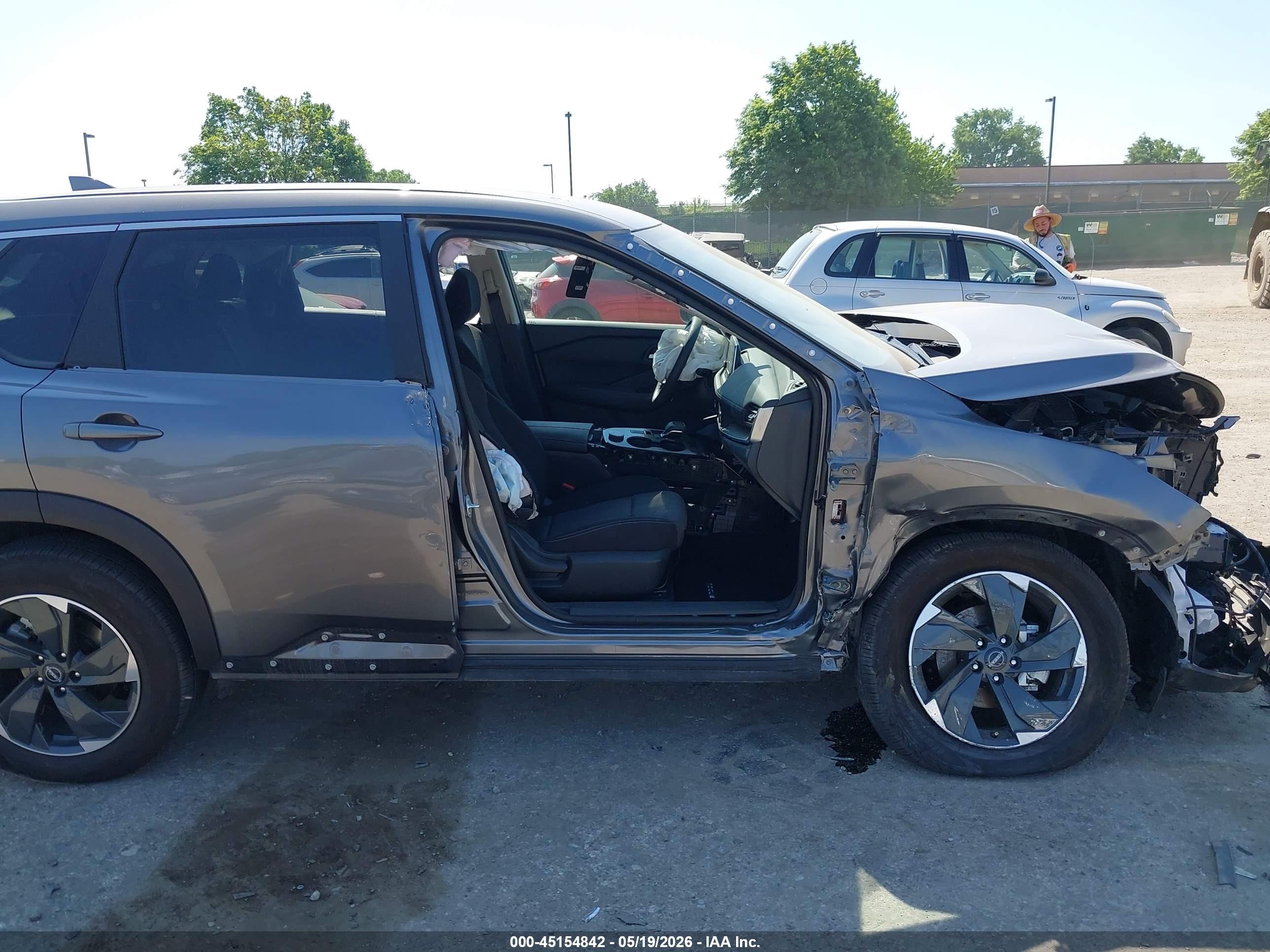 2026 Nissan Rogue Sv Серый vin: 5N1BT3BB9TC674159