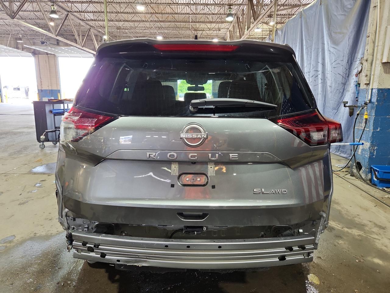 2026 Nissan Rogue Sl Серый vin: 5N1BT3CB4TC785457 Damage: Left Brake Light, Broken, Replacement Required
