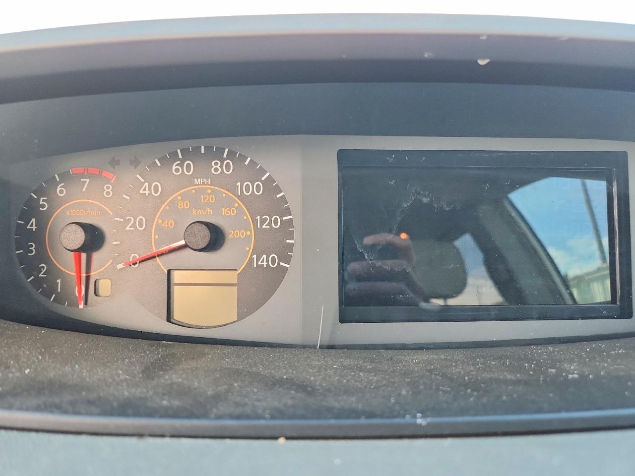 2004 Niss Quest 3.5 S White vin: 5N1BV28U04N371256