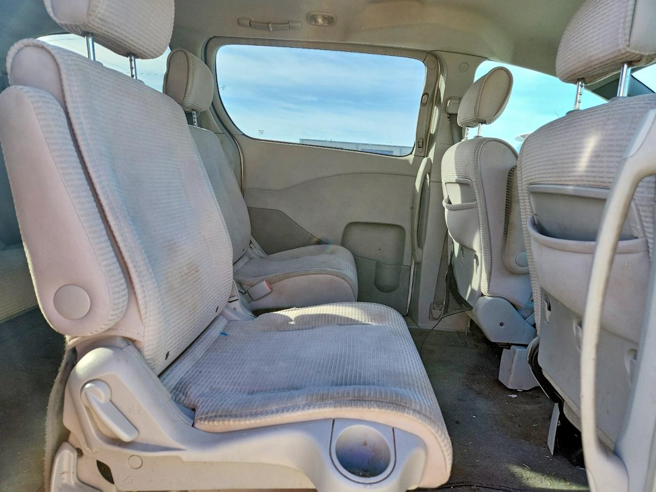 2004 Niss Quest 3.5 S White vin: 5N1BV28U04N371256