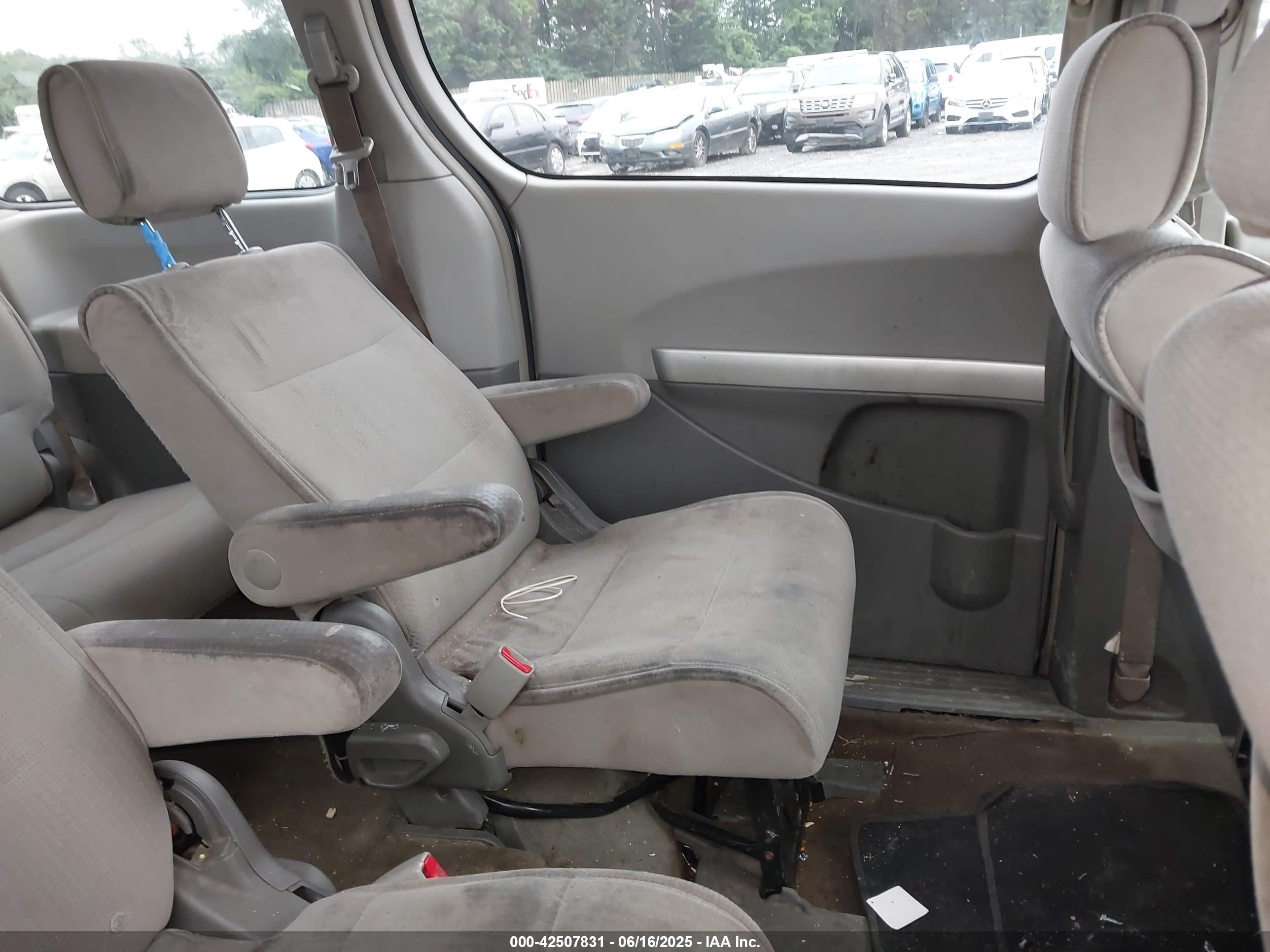 2009 Nissan Quest 3.5 Silver vin: 5N1BV28U49N102023