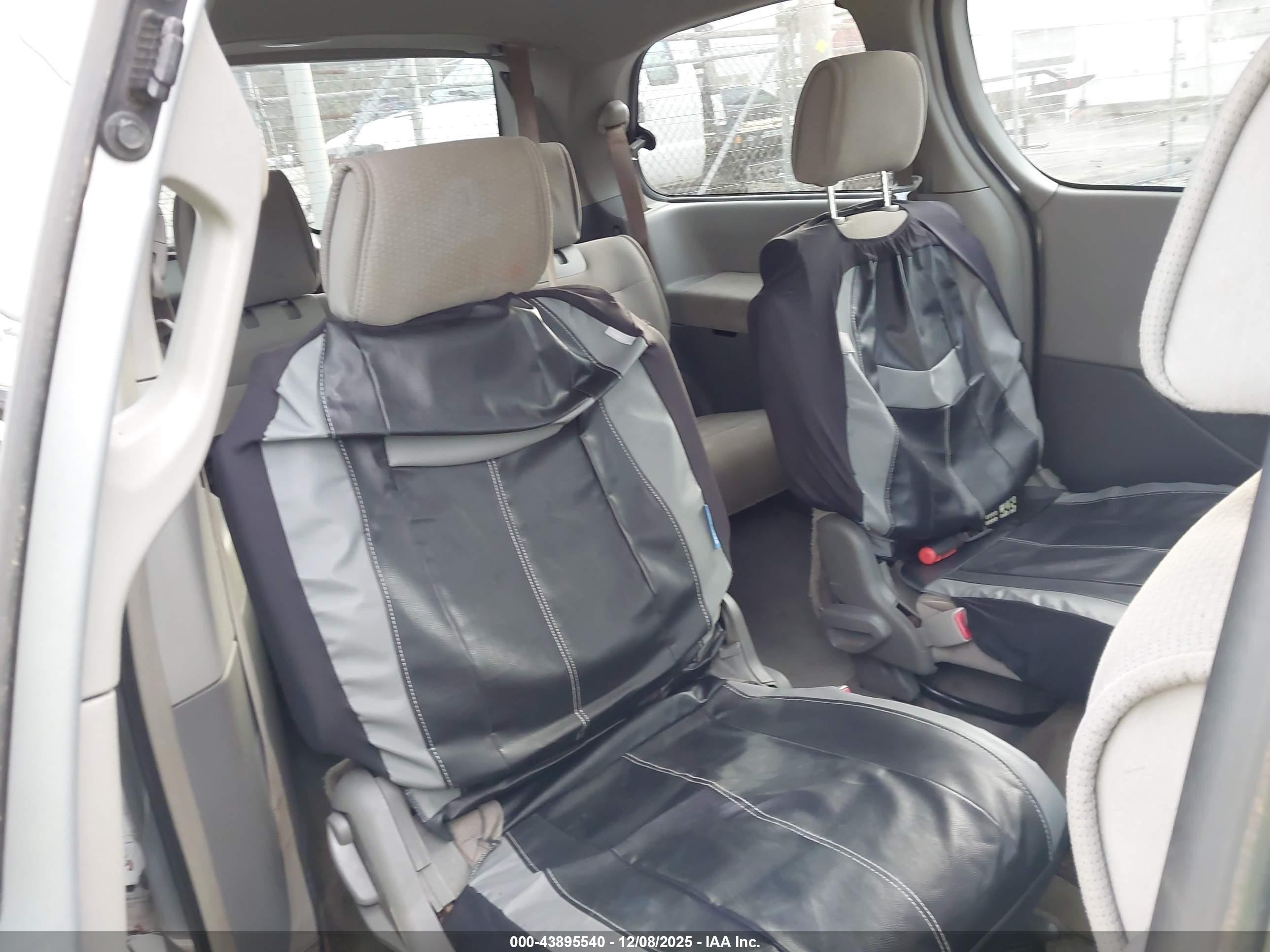 2007 Nissan Quest 3.5 S Silver vin: 5N1BV28U97N130977