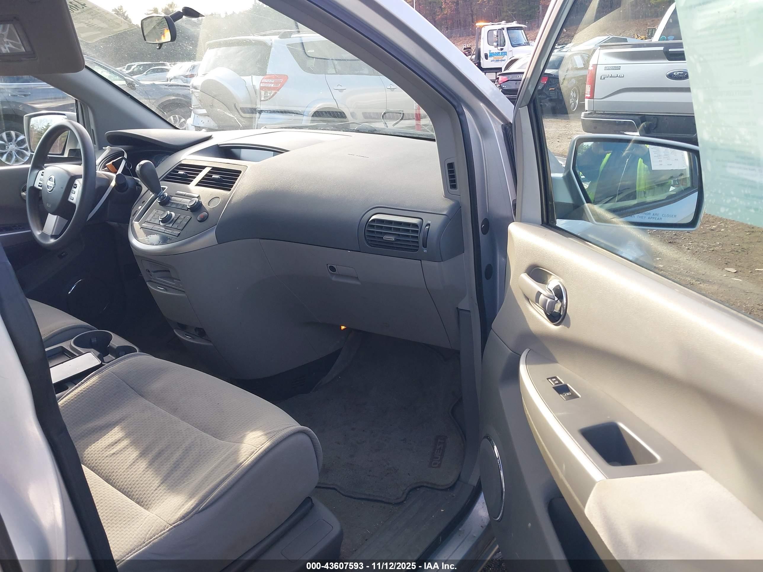 2008 Nissan Quest 3.5 S Серебряный vin: 5N1BV28UX8N119939