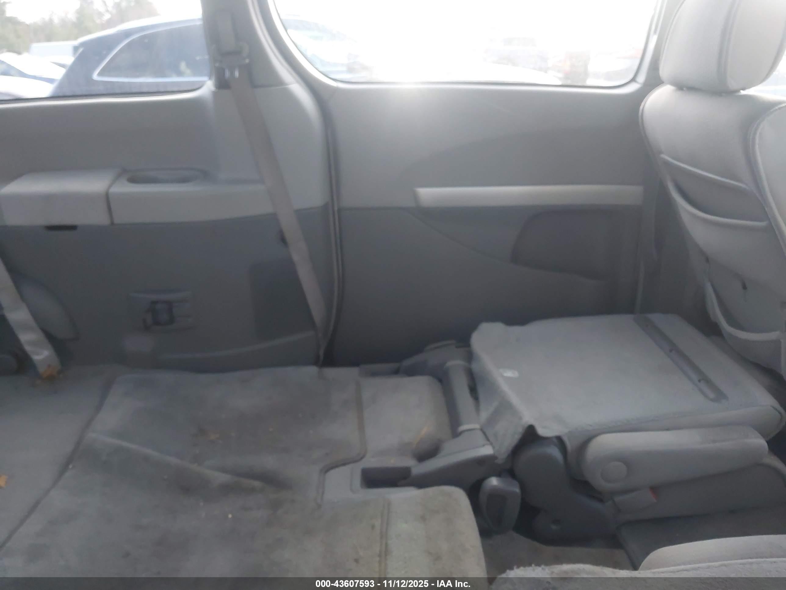 2008 Nissan Quest 3.5 S Серебряный vin: 5N1BV28UX8N119939