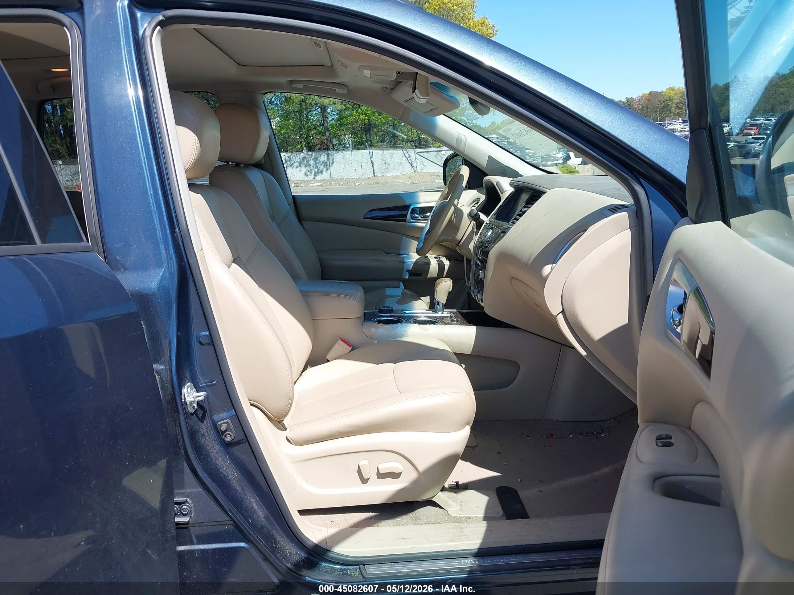2014 Nissan Pathfinder Hybrid Platinum Dark Blue vin: 5N1CR2MM0EC660424