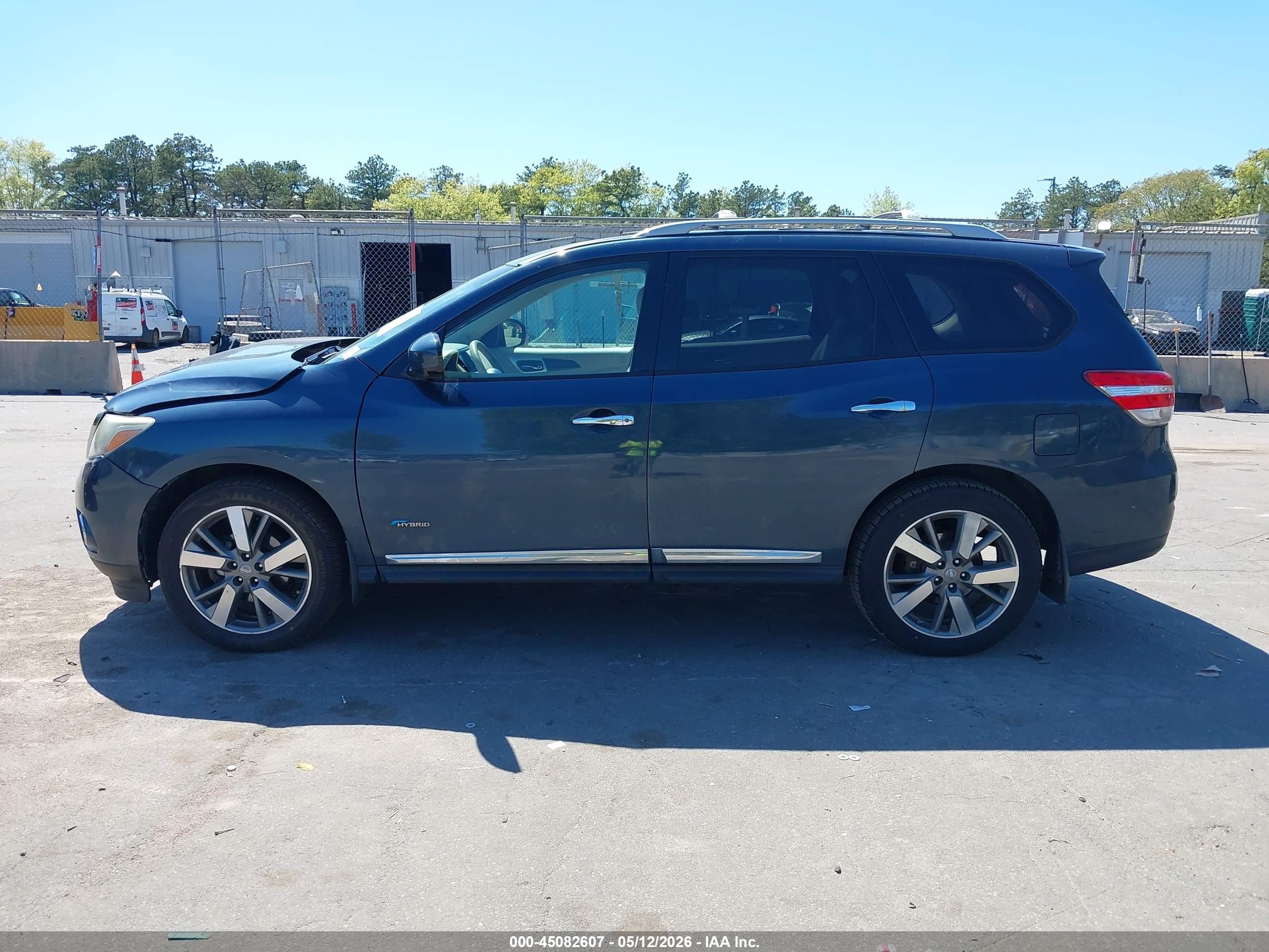 2014 Nissan Pathfinder Hybrid Platinum Dark Blue vin: 5N1CR2MM0EC660424
