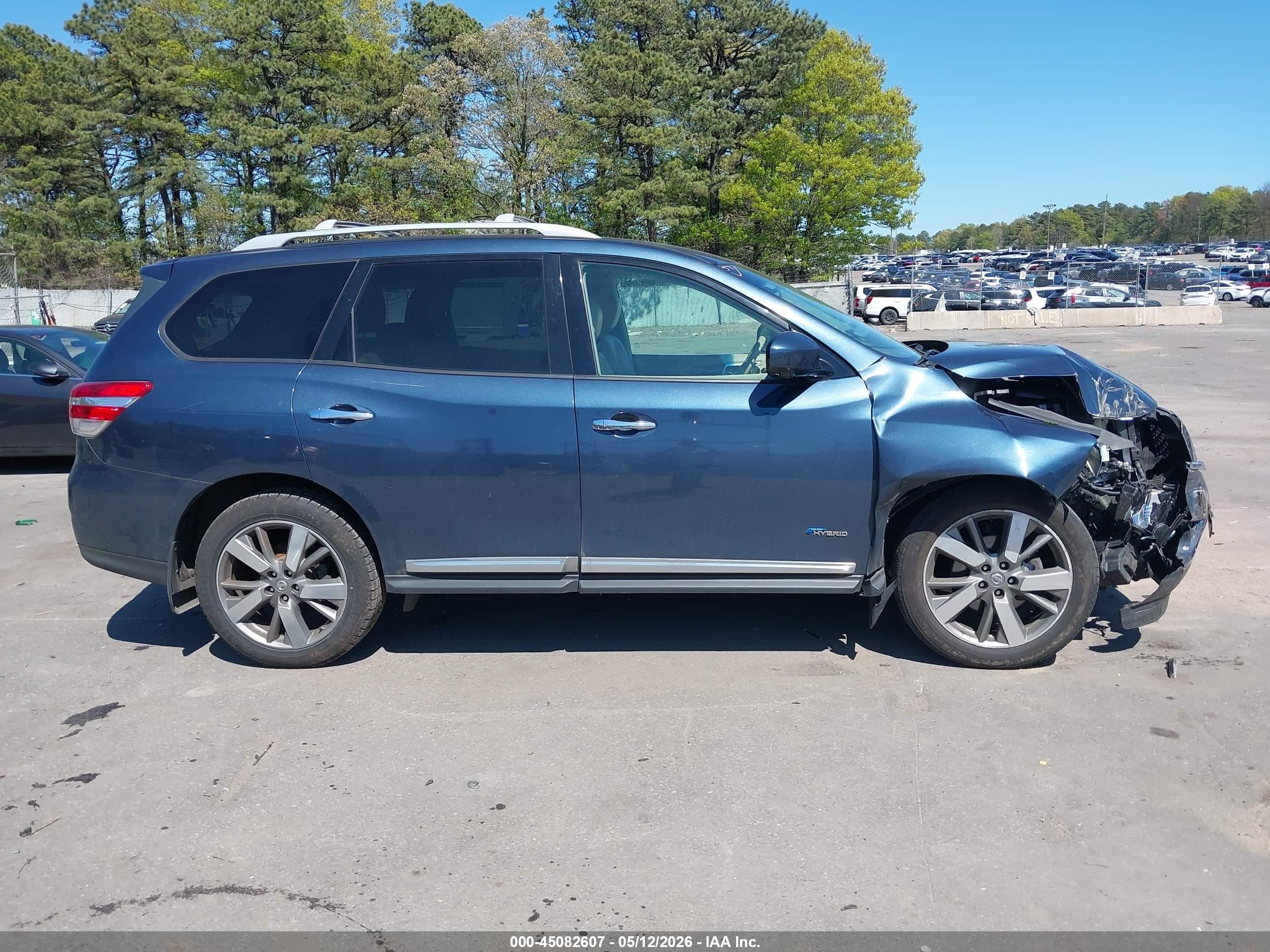 2014 Nissan Pathfinder Hybrid Platinum Dark Blue vin: 5N1CR2MM0EC660424