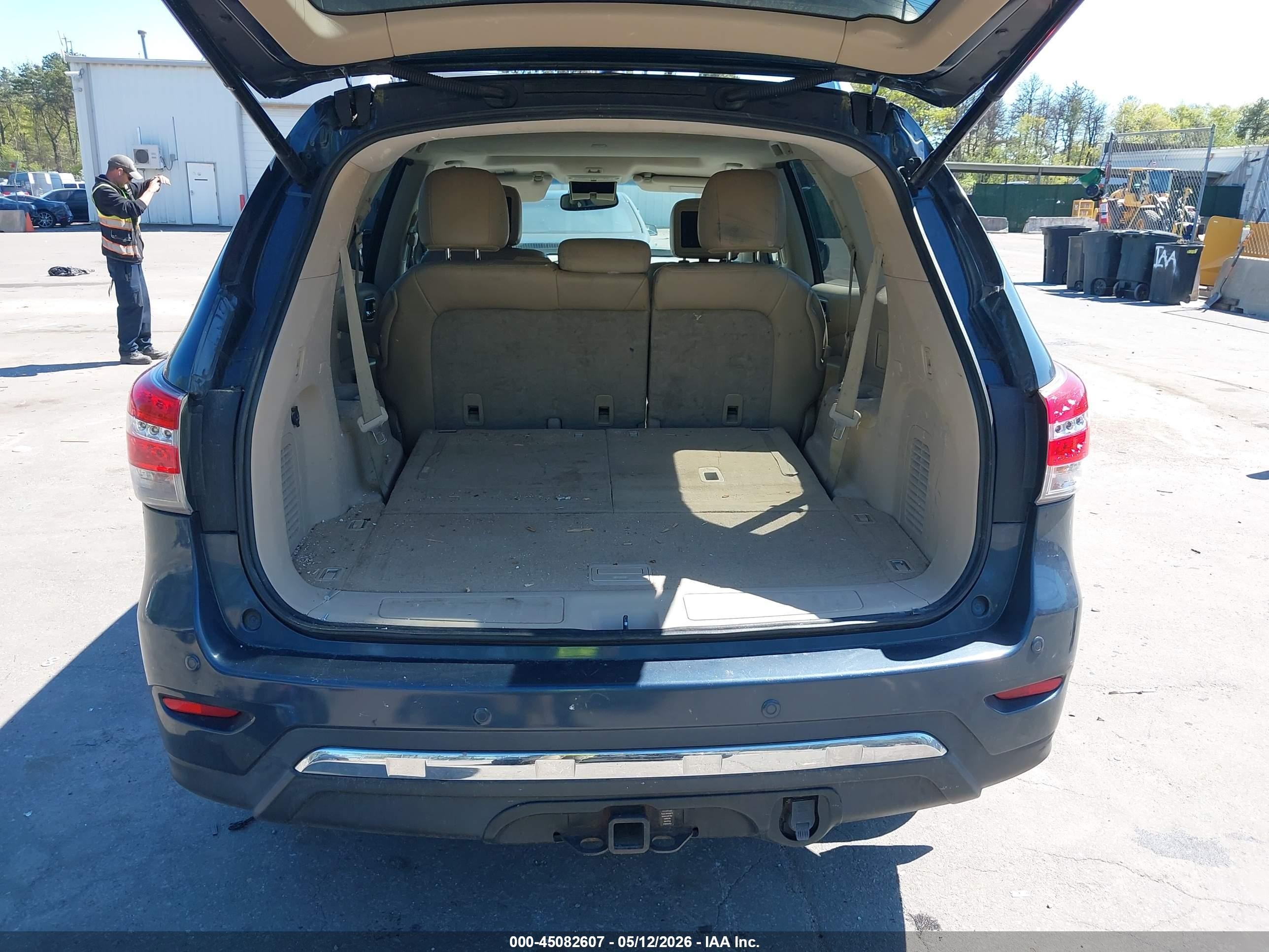 2014 Nissan Pathfinder Hybrid Platinum Dark Blue vin: 5N1CR2MM0EC660424