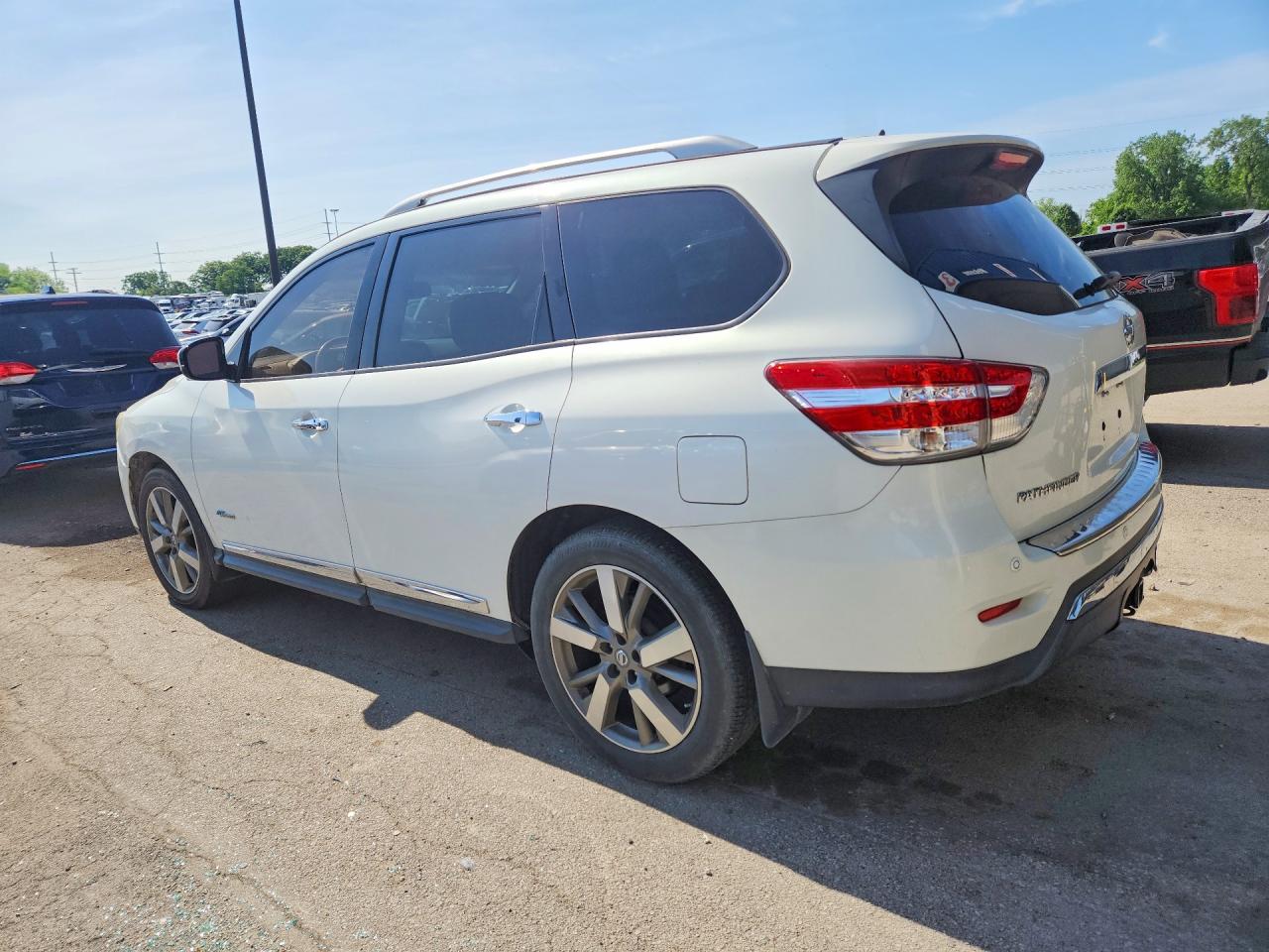 2014 Nissan Pathfinder Hybrid Sv White vin: 5N1CR2MM2EC643074