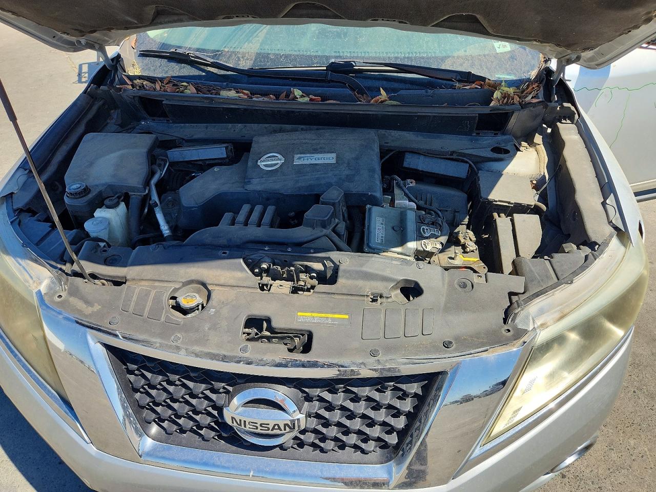 2014 Nissan Pathfinder Hybrid Sl Silver vin: 5N1CR2MN2EC659266