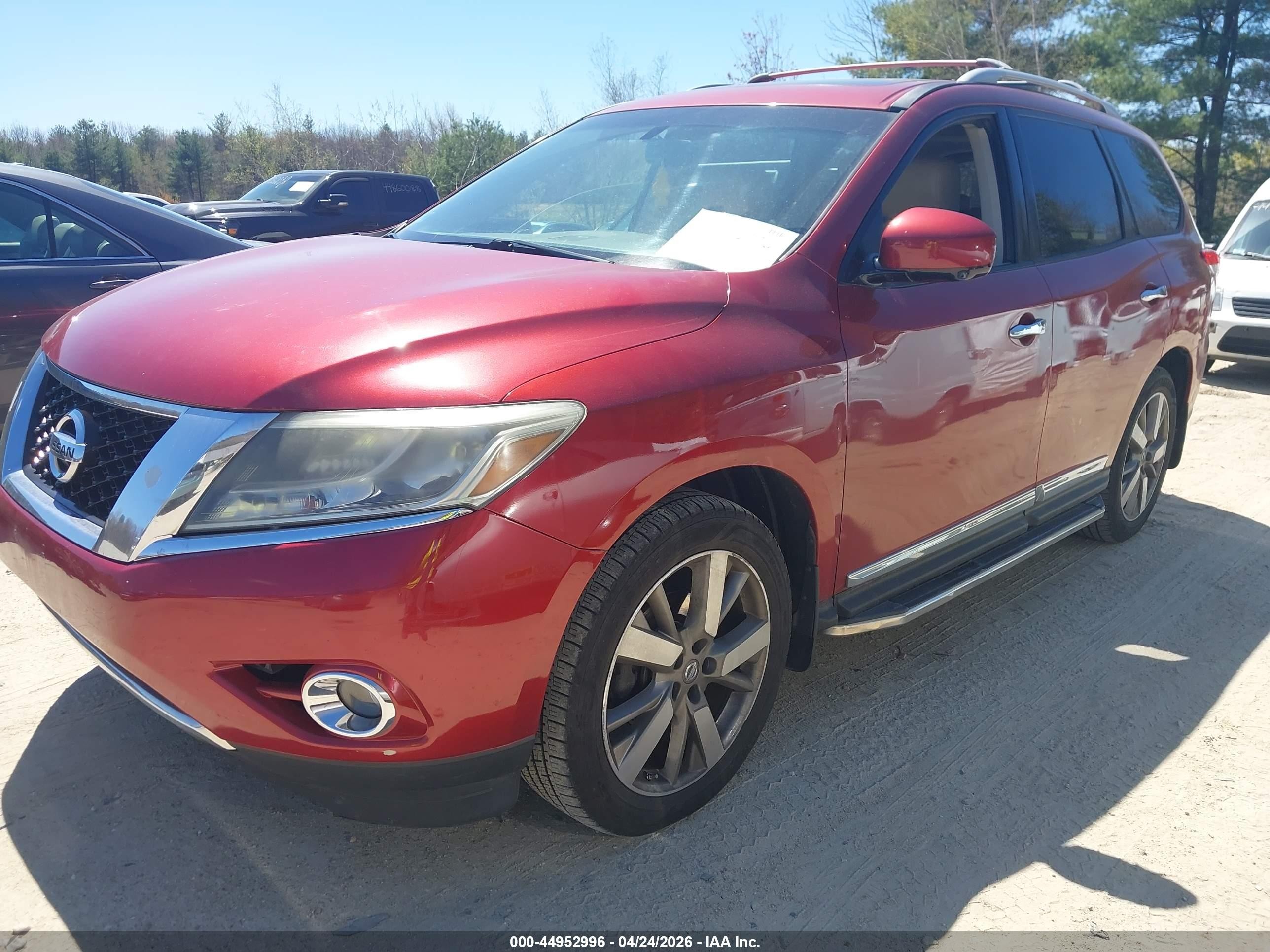 2014 Nissan Pathfinder Hybrid Platinum Red vin: 5N1CR2MN7EC659148