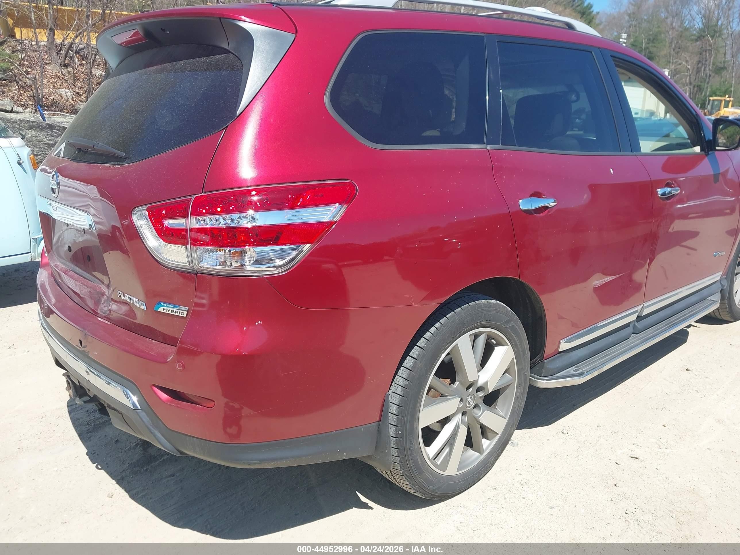 2014 Nissan Pathfinder Hybrid Platinum Red vin: 5N1CR2MN7EC659148