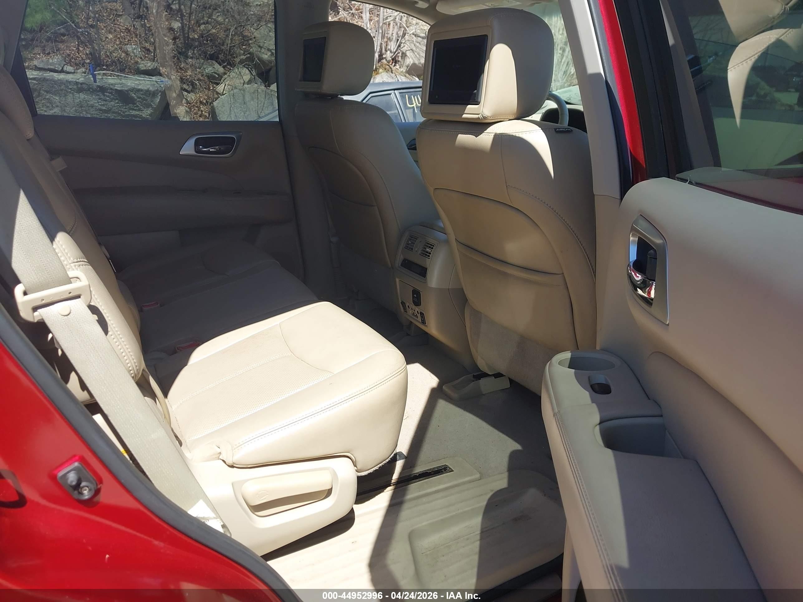 2014 Nissan Pathfinder Hybrid Platinum Red vin: 5N1CR2MN7EC659148