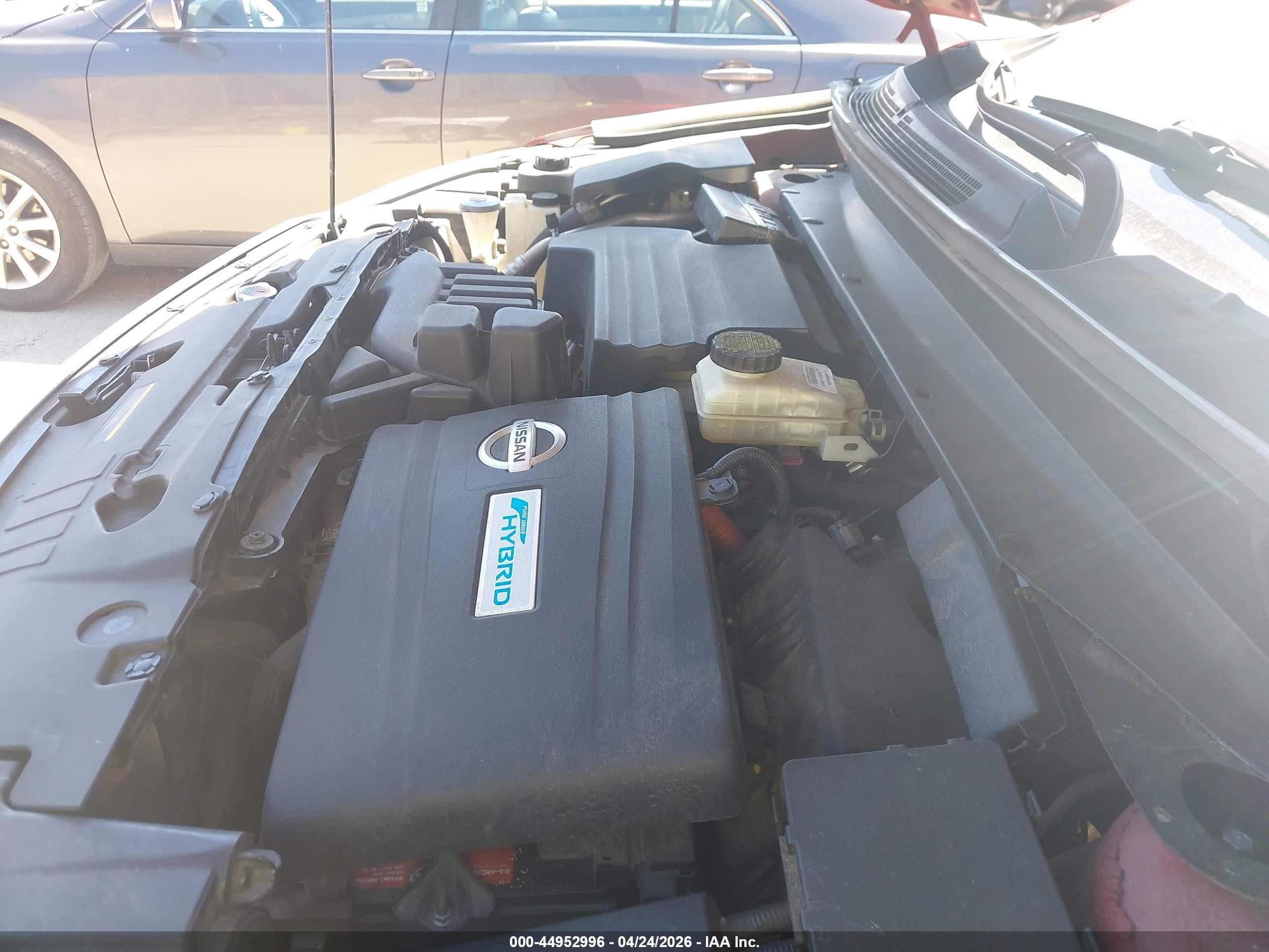 2014 Nissan Pathfinder Hybrid Platinum Red vin: 5N1CR2MN7EC659148