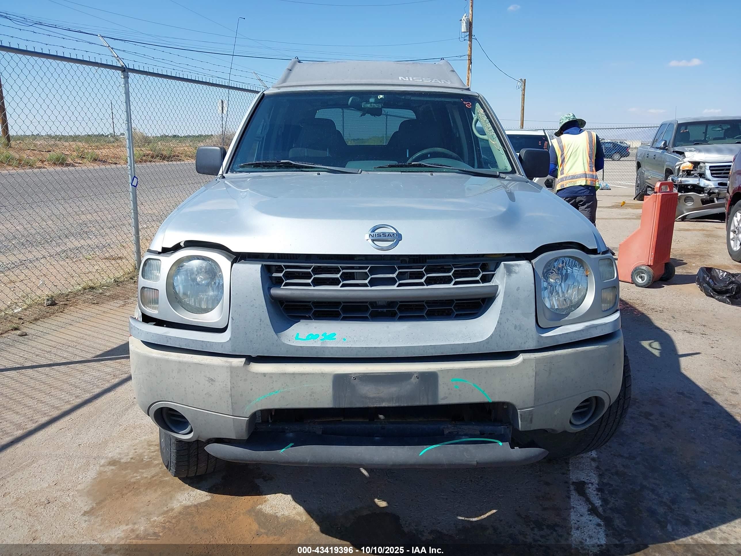 2003 Nissan Xterra Xe I4 Серебряный vin: 5N1DD28T73C696726