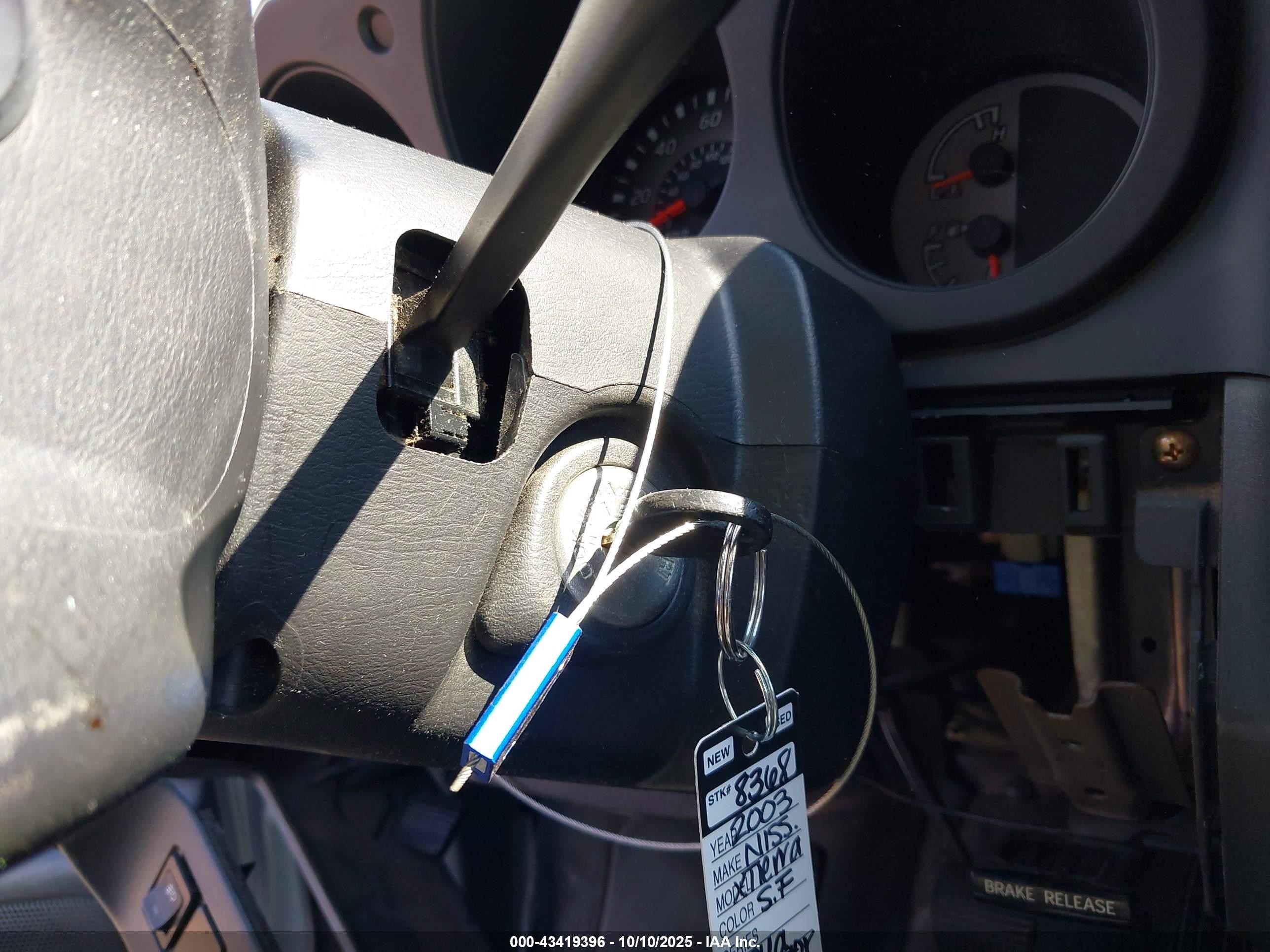 2003 Nissan Xterra Xe I4 Серебряный vin: 5N1DD28T73C696726