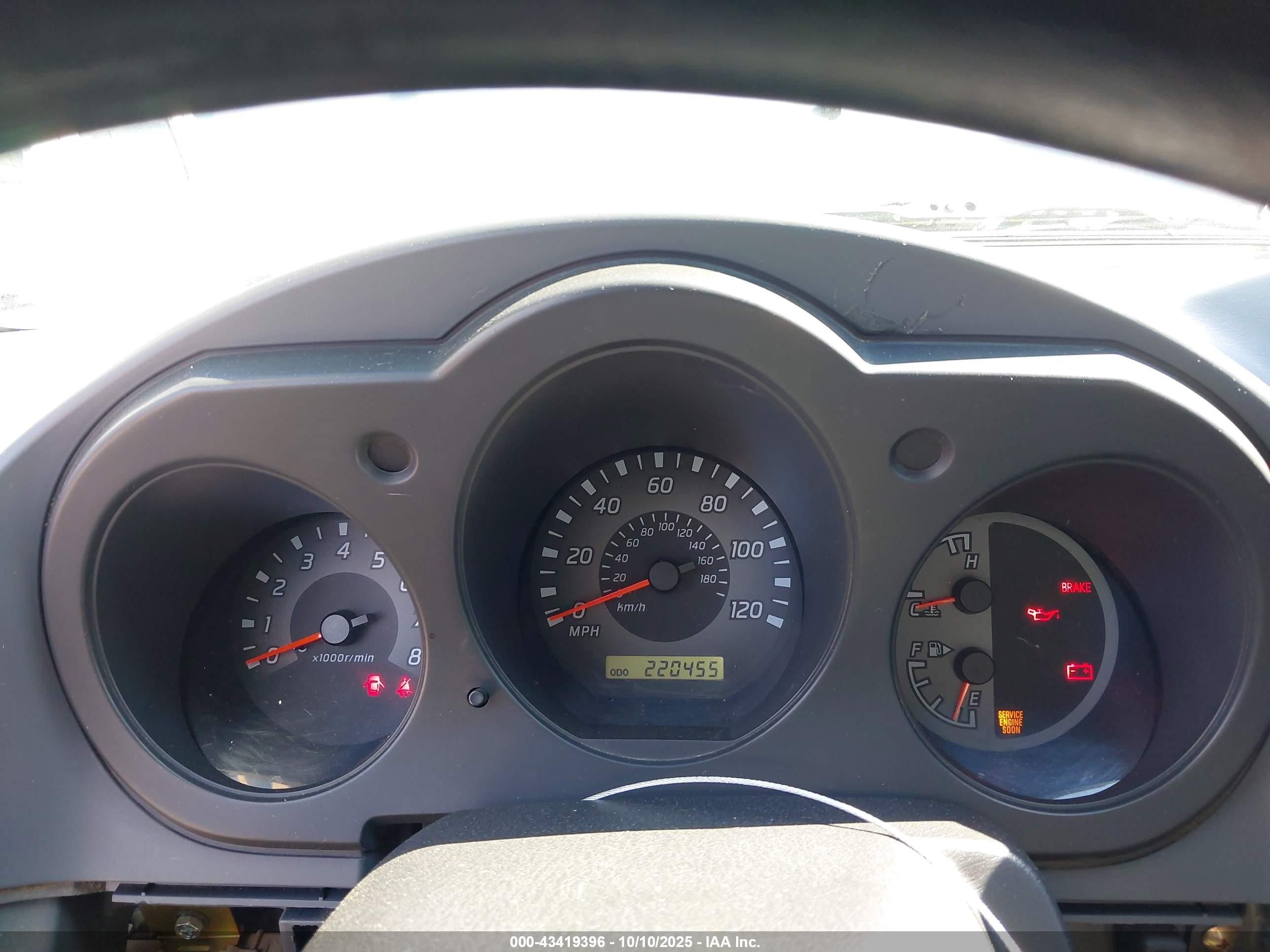 2003 Nissan Xterra Xe I4 Серебряный vin: 5N1DD28T73C696726