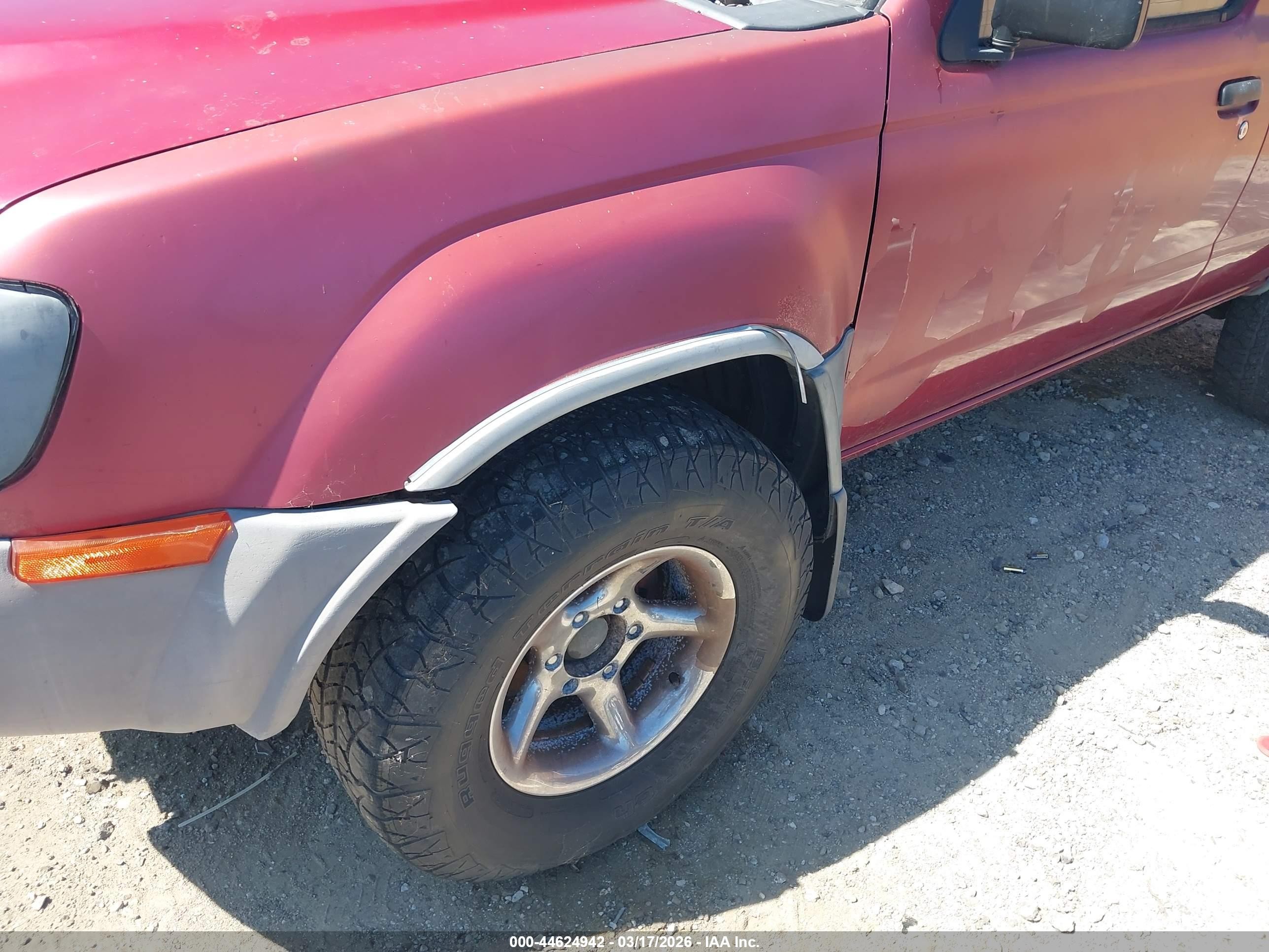 2003 Nissan Xterra Xe I4 Red vin: 5N1DD28T73C700855