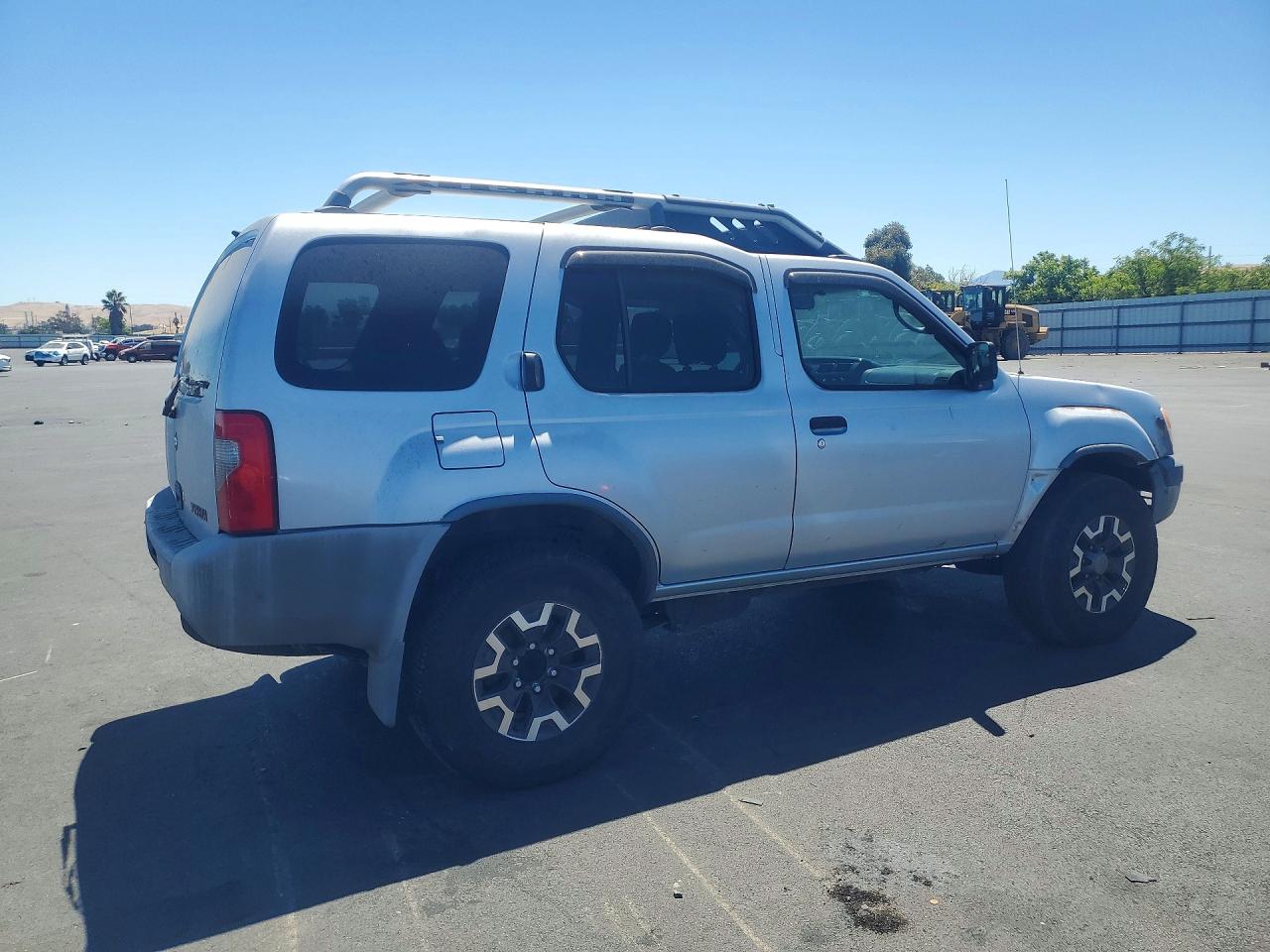 2000 Nissan Xterra Xe Silver vin: 5N1DD28T8YC528178