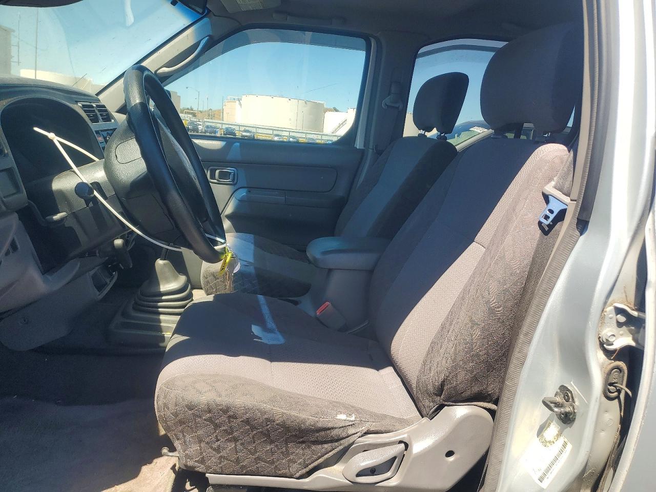 2000 Nissan Xterra Xe Silver vin: 5N1DD28T8YC528178