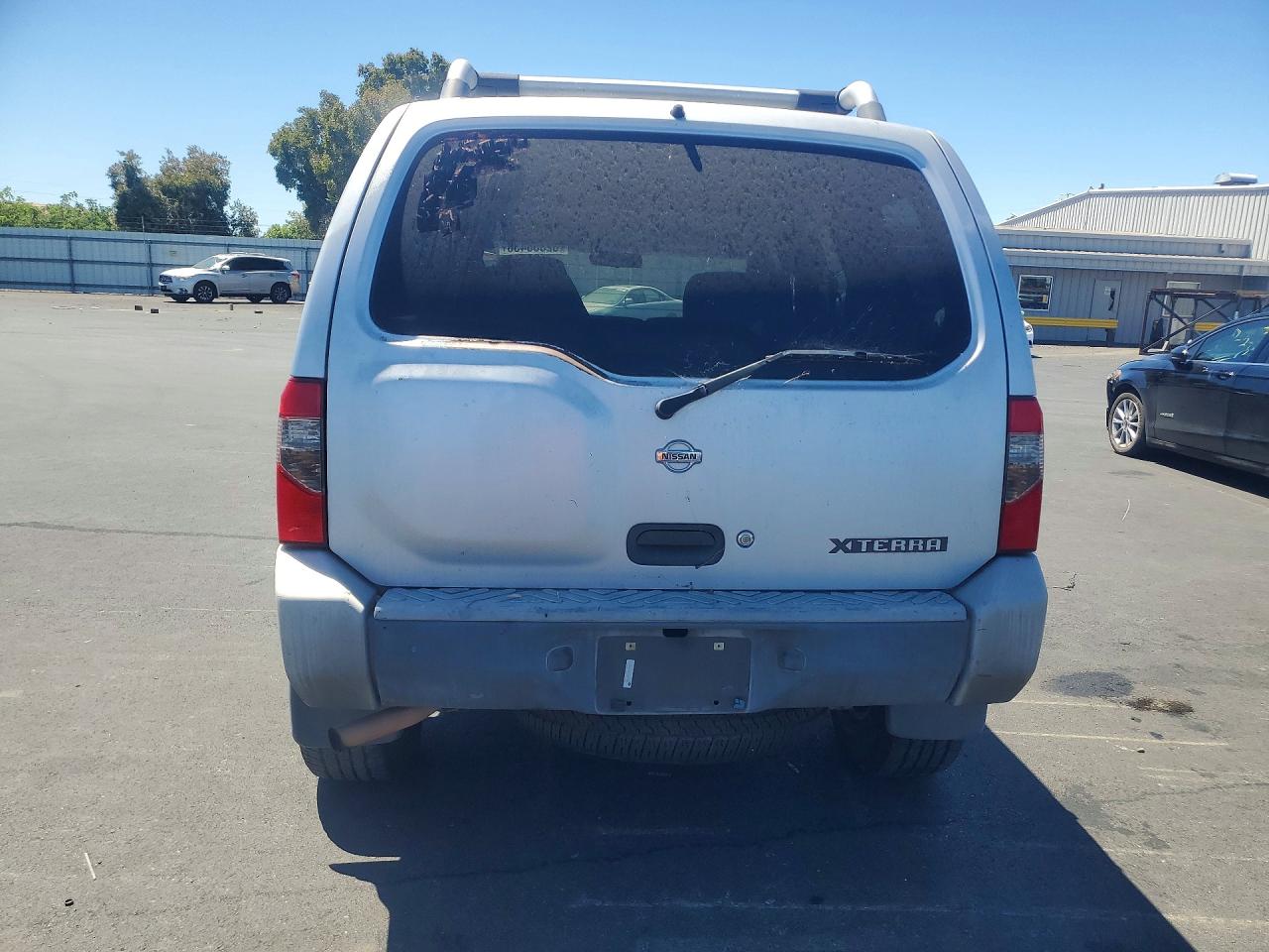 2000 Nissan Xterra Xe Silver vin: 5N1DD28T8YC528178