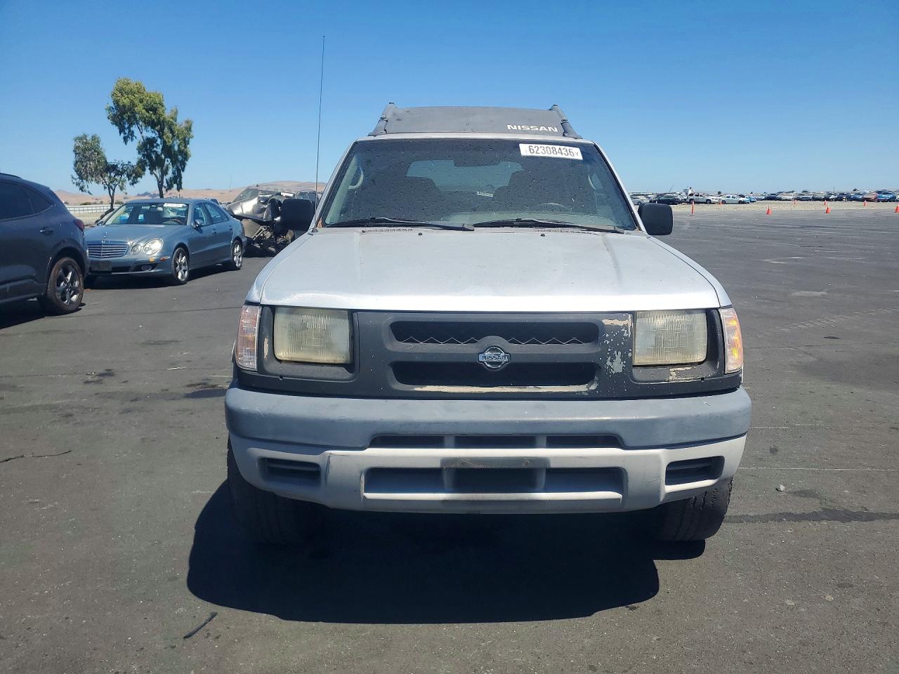 2000 Nissan Xterra Xe Silver vin: 5N1DD28T8YC528178