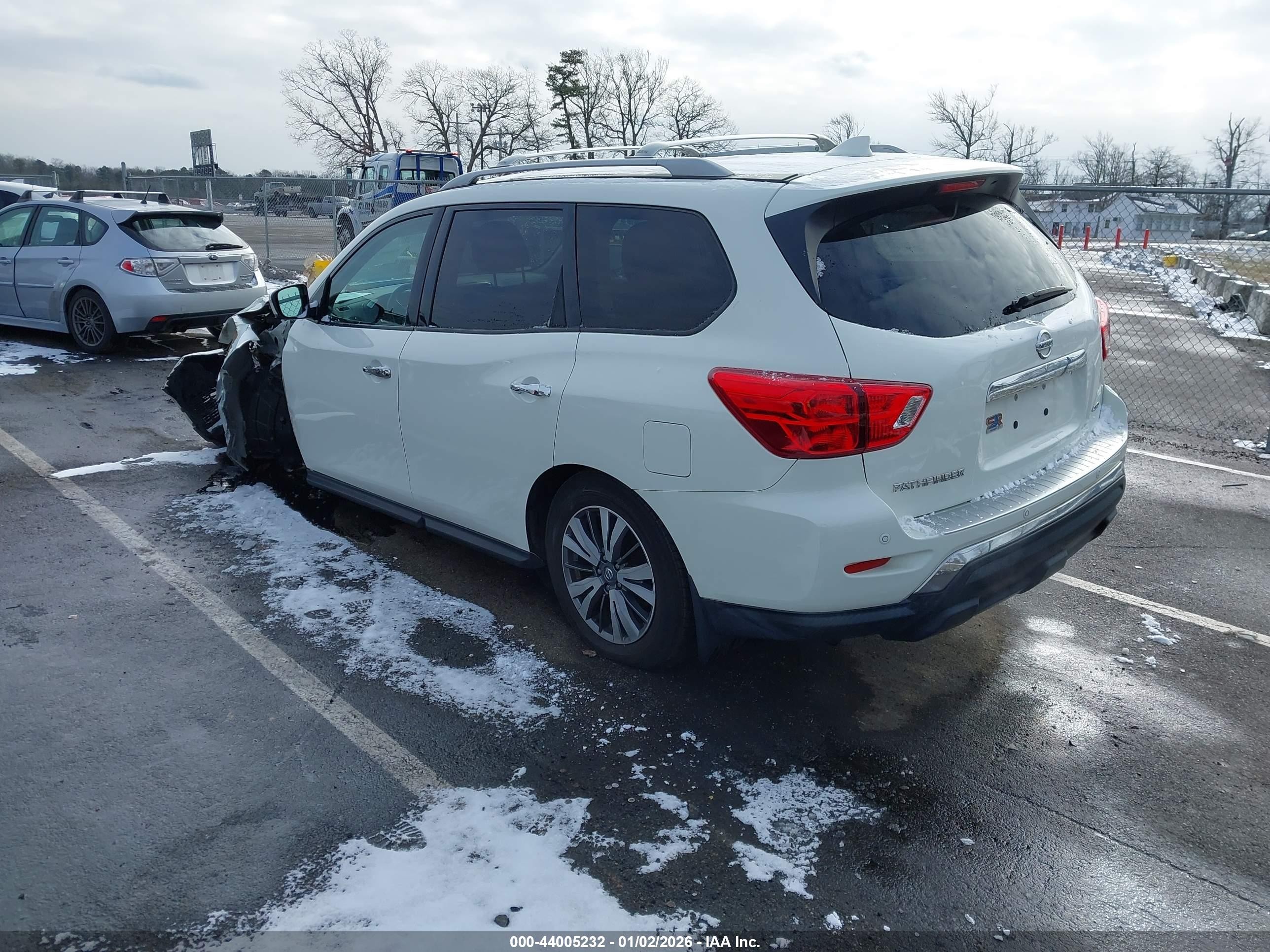 2020 Nissan Pathfinder S 4wd Белый vin: 5N1DR2AM7LC646039