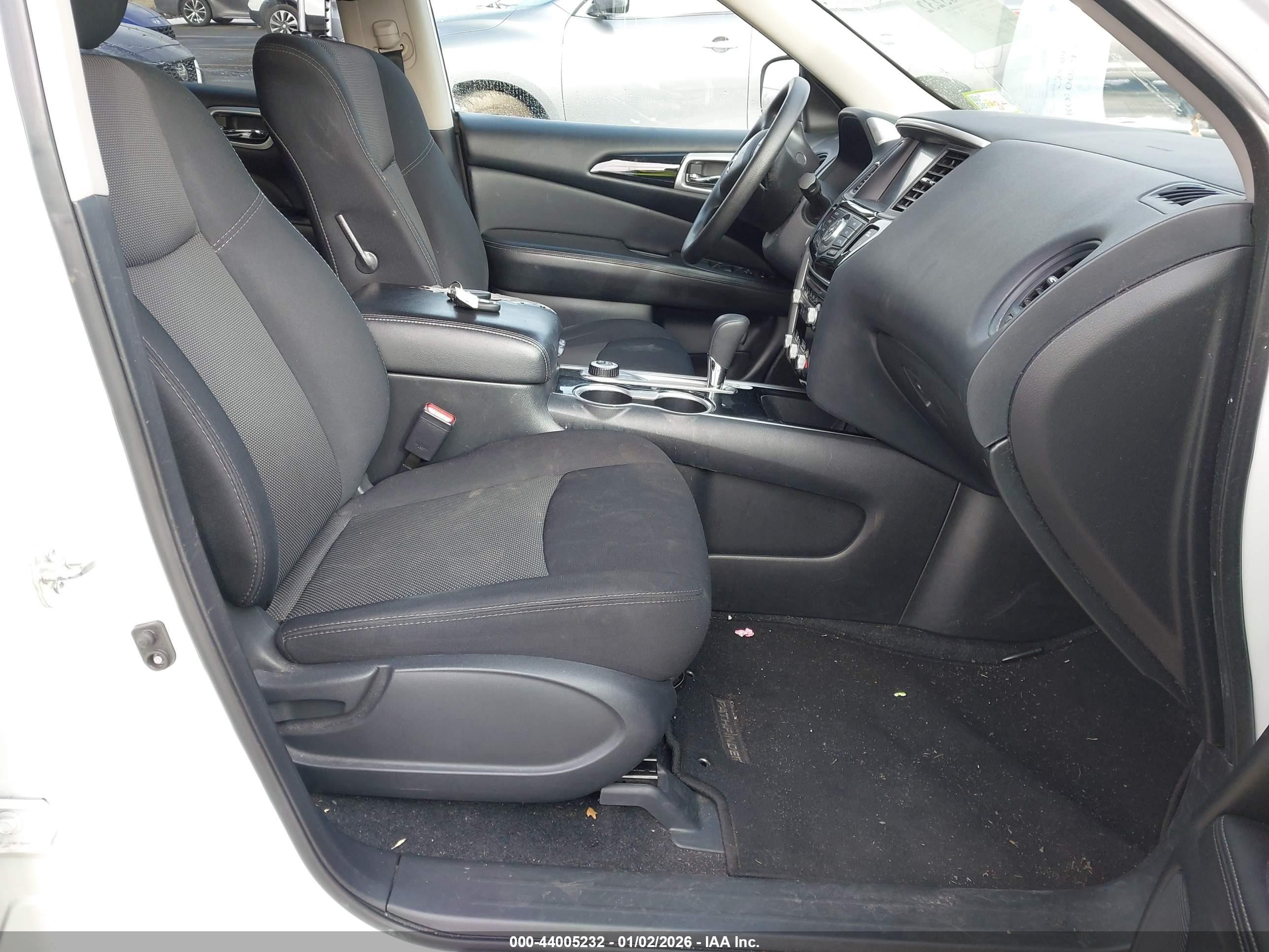 2020 Nissan Pathfinder S 4wd Белый vin: 5N1DR2AM7LC646039