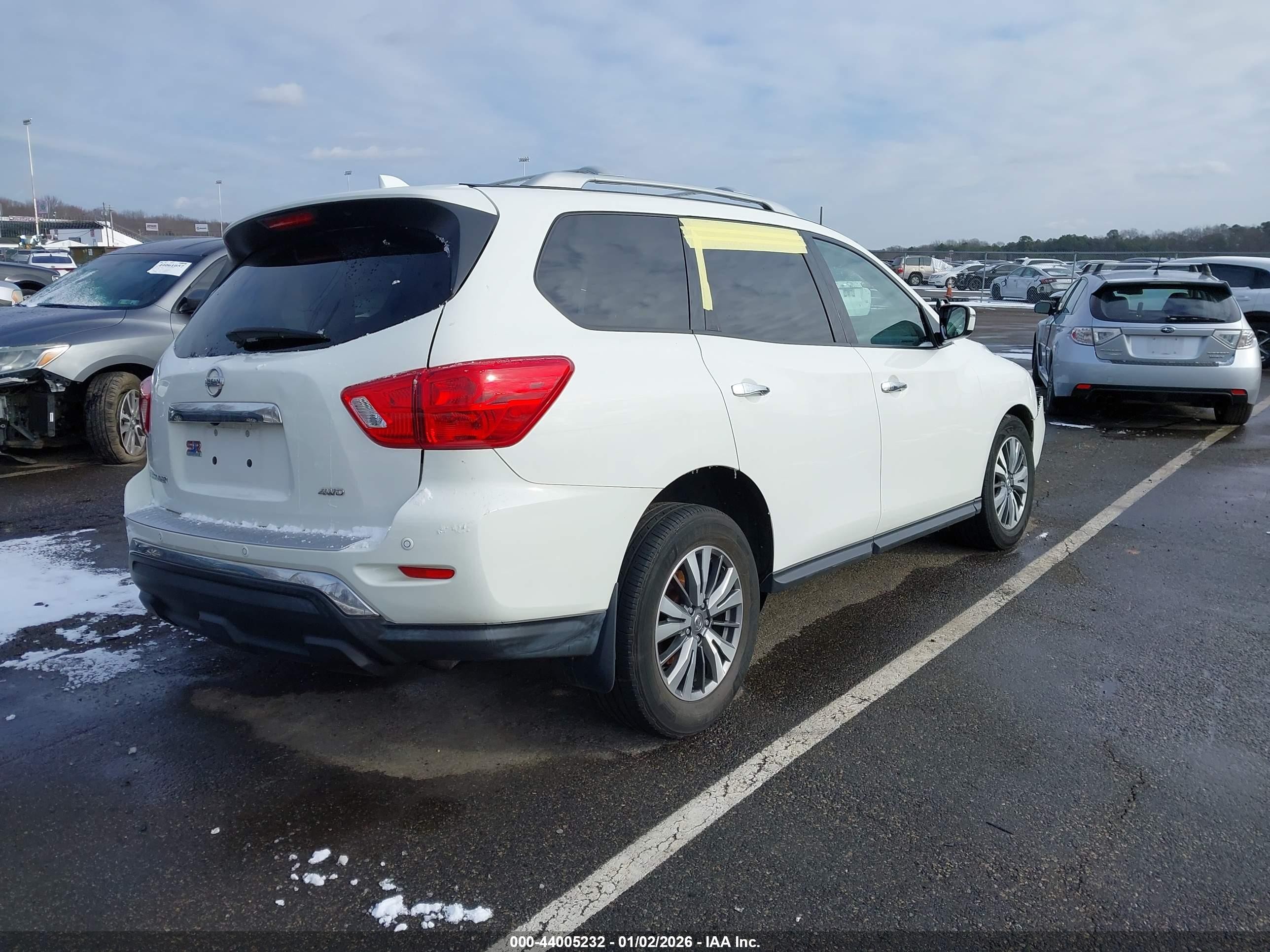 2020 Nissan Pathfinder S 4wd Белый vin: 5N1DR2AM7LC646039