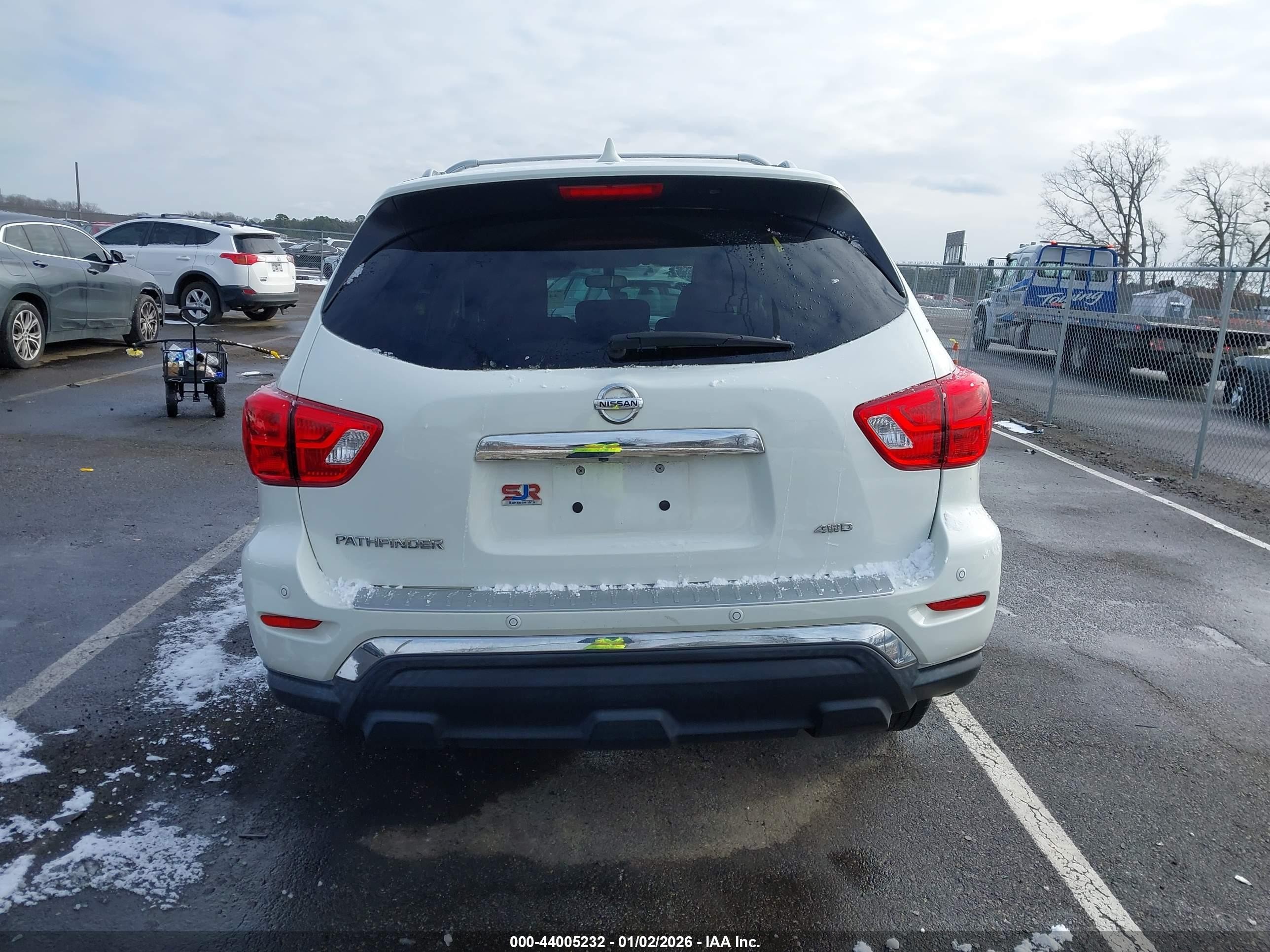2020 Nissan Pathfinder S 4wd Белый vin: 5N1DR2AM7LC646039