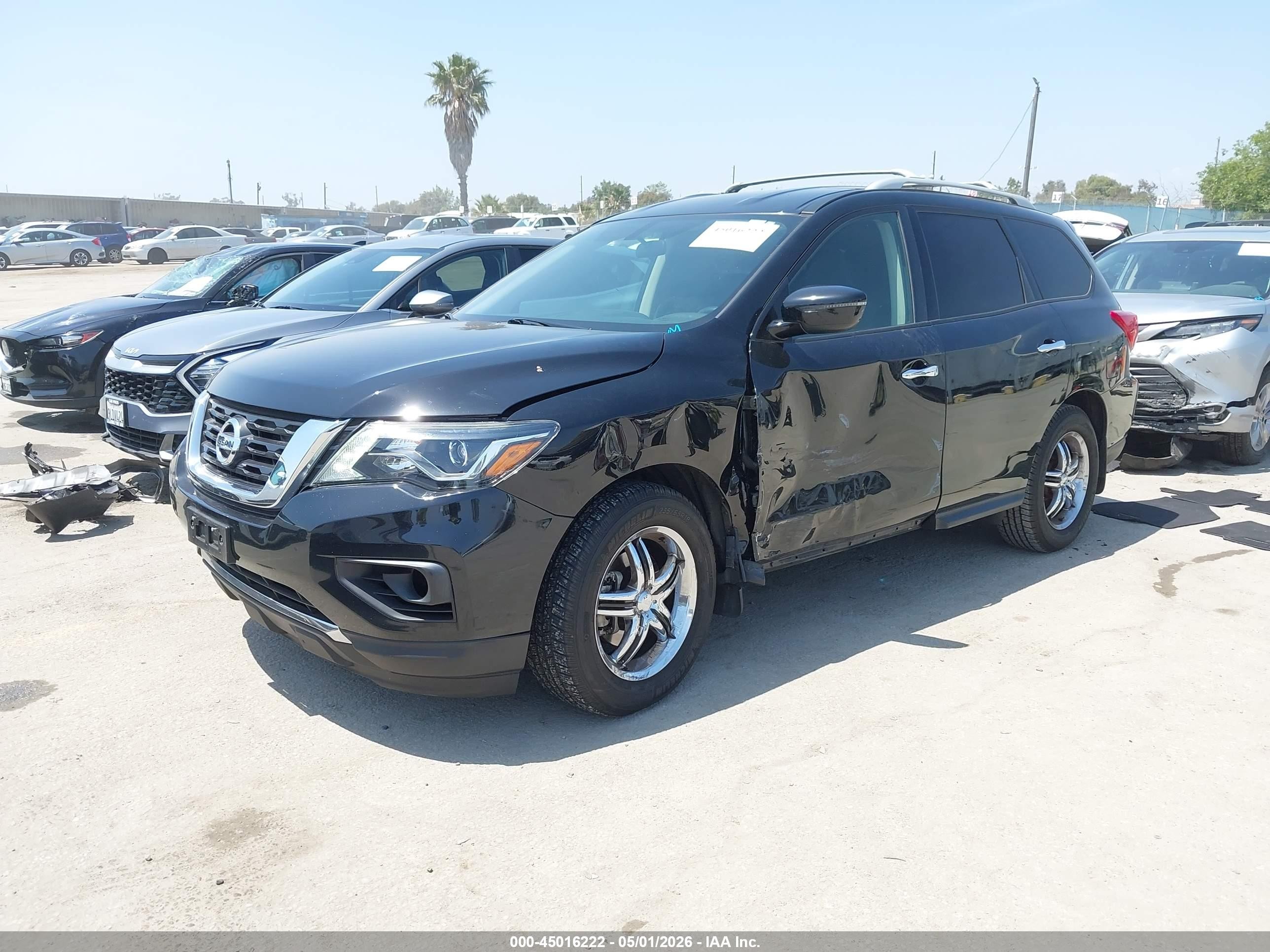 2020 Nissan Pathfinder S 2wd Черный vin: 5N1DR2AN1LC600621