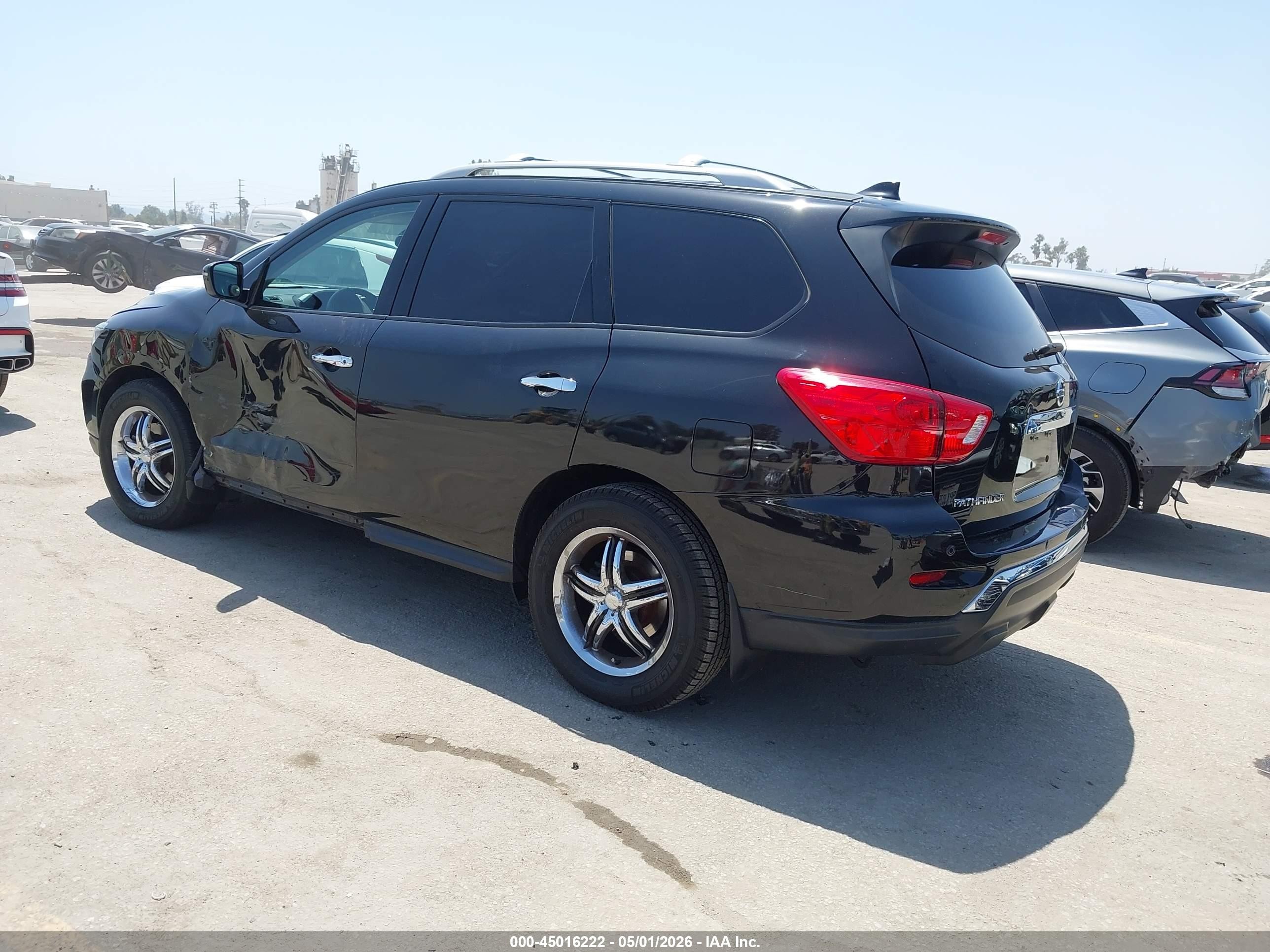 2020 Nissan Pathfinder S 2wd Черный vin: 5N1DR2AN1LC600621