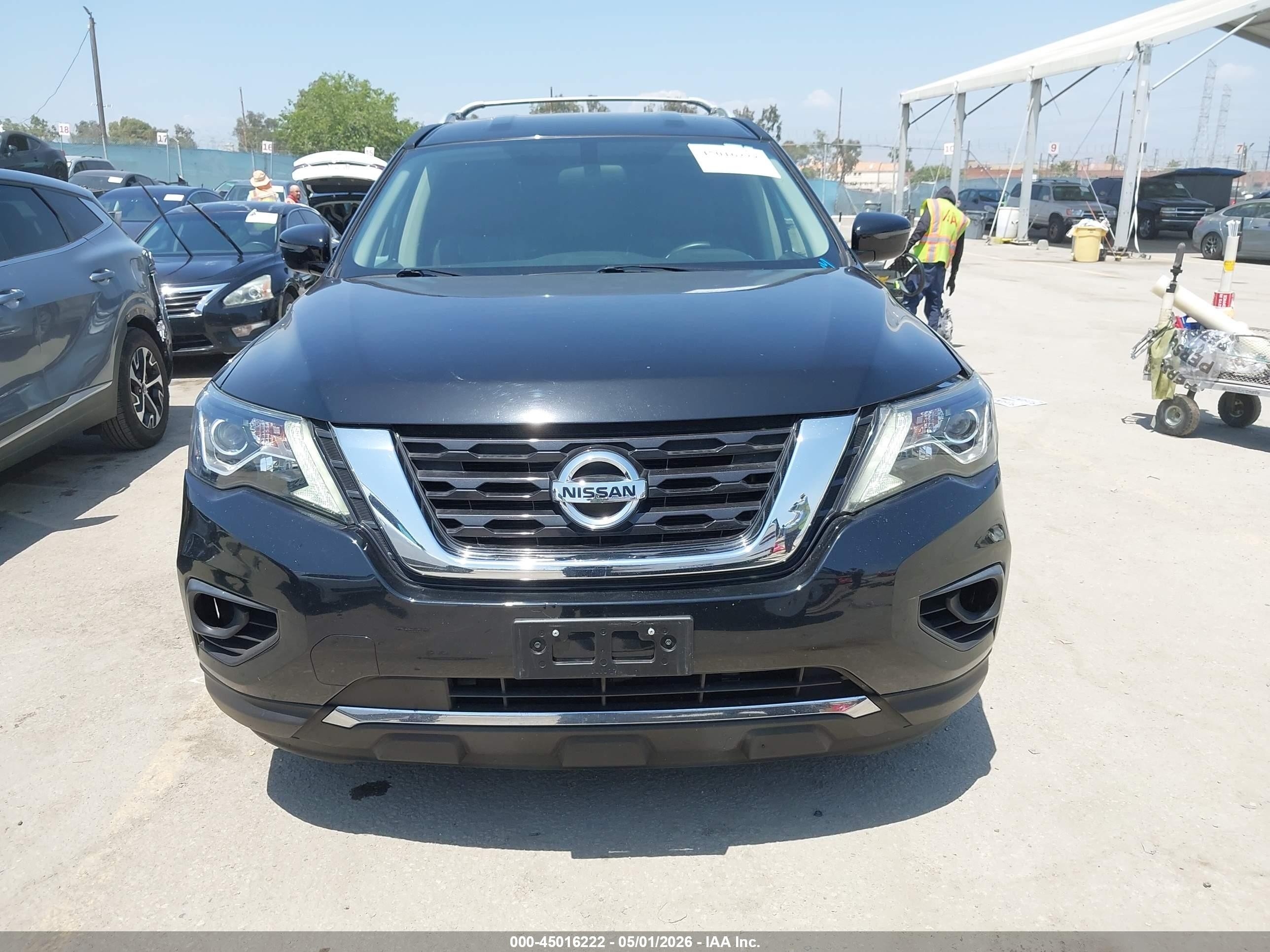 2020 Nissan Pathfinder S 2wd Черный vin: 5N1DR2AN1LC600621