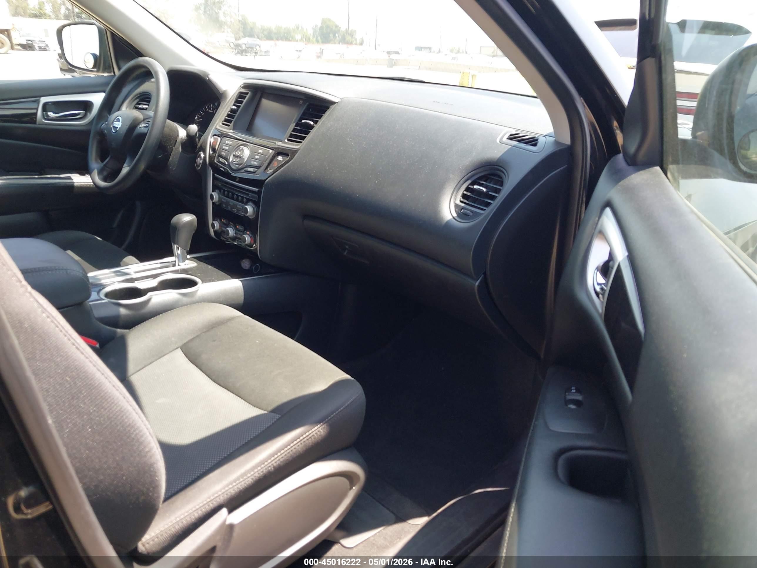 2020 Nissan Pathfinder S 2wd Черный vin: 5N1DR2AN1LC600621